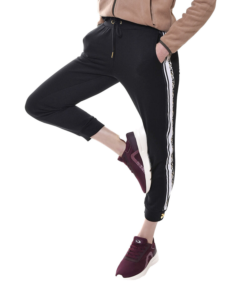 Pantalon deportivo detalles