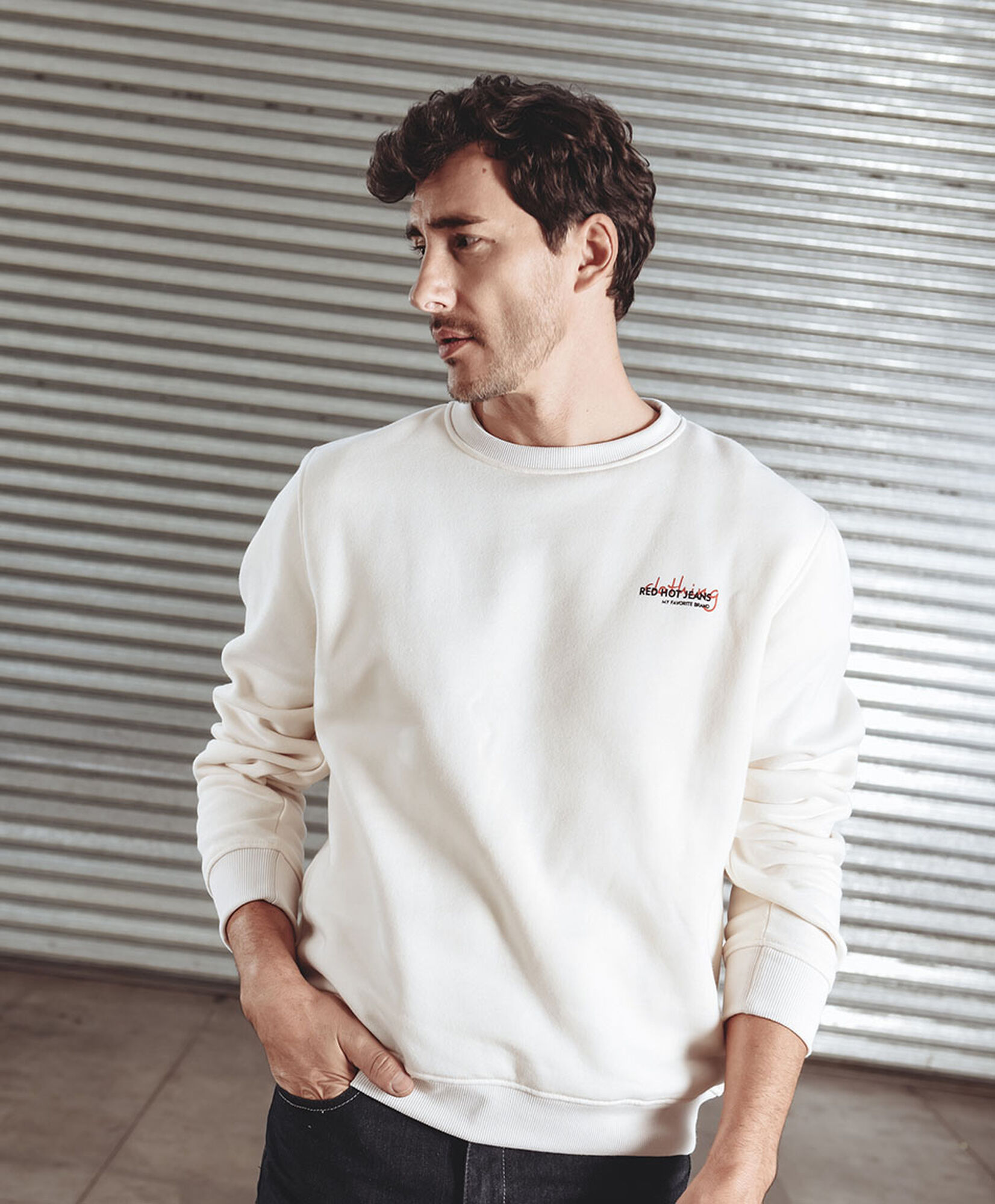 Polerón hombre doble estampado frase Polerón hombre doble estampado frase