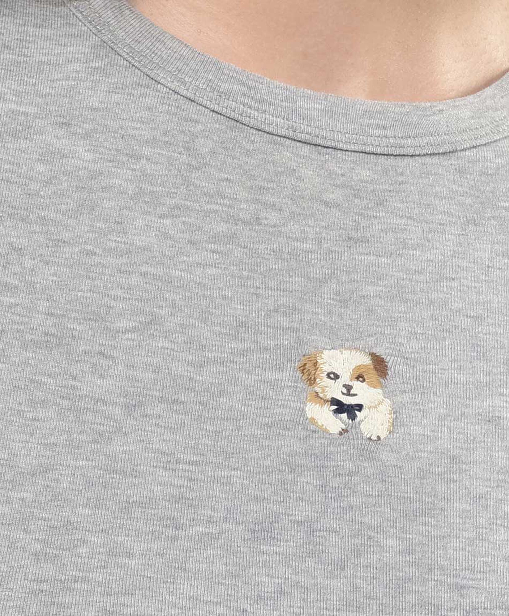 Polera mujer perro bordado Polera mujer perro bordado