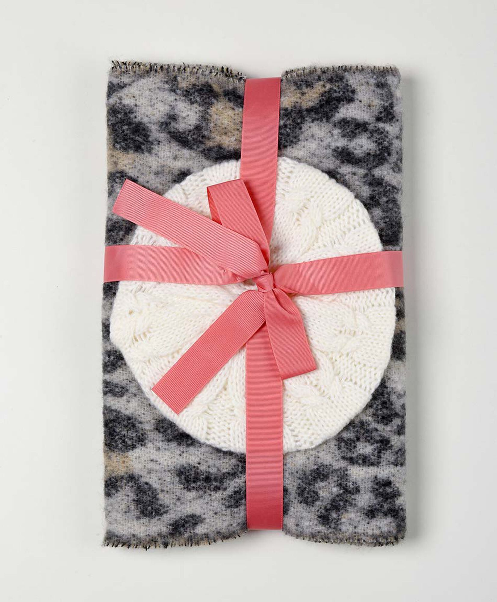 Set de regalo mujer boina + ruana animal print Set de regalo mujer boina + ruana animal print
