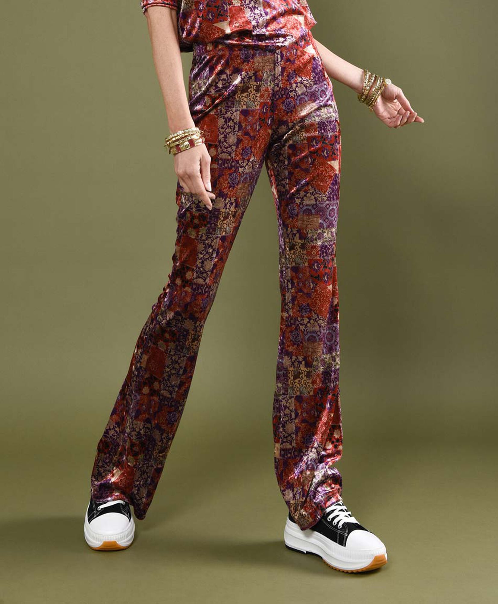 Pantalón mujer tiro alto flare velvet Pantalón mujer tiro alto flare velvet