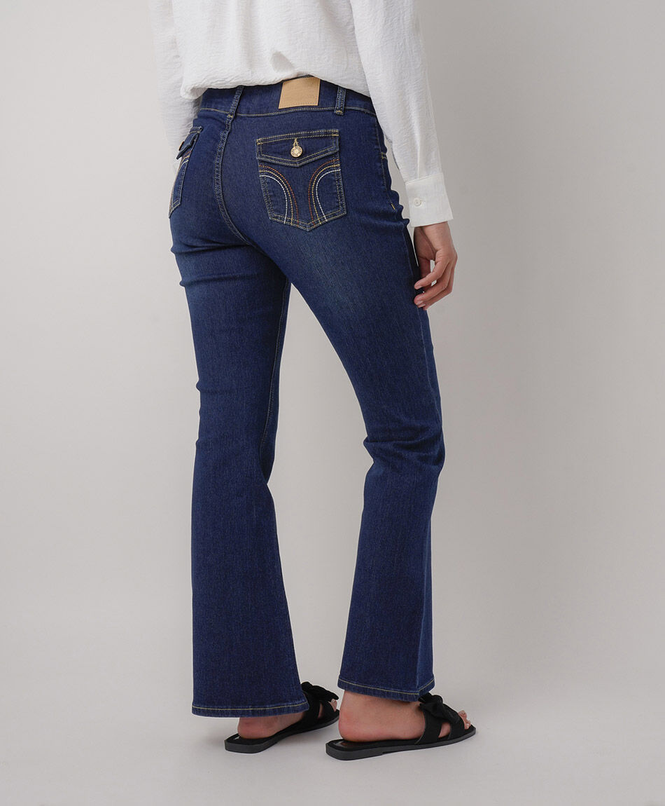 Jeans mujer flare bolsillo bordado