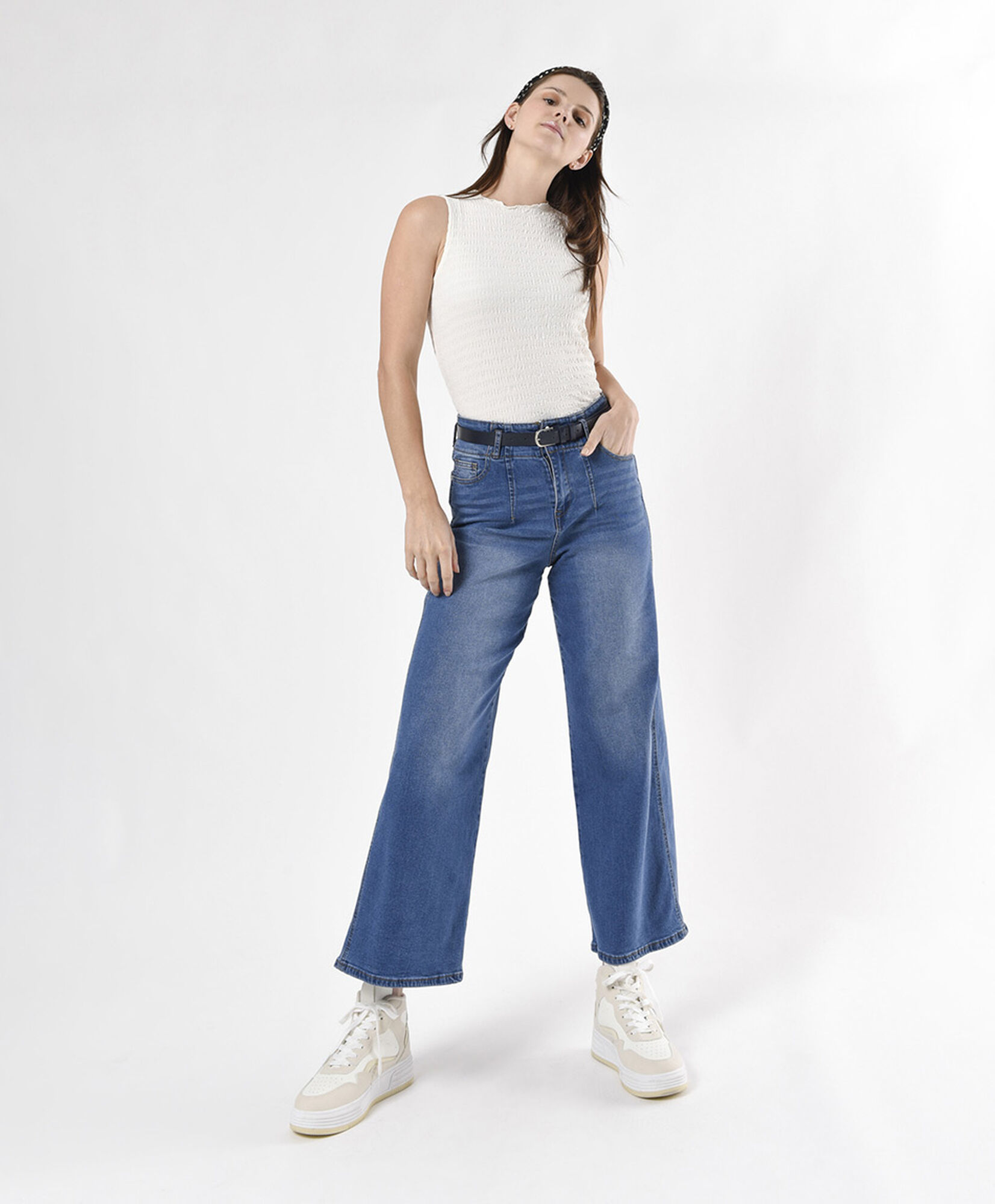 Jeans mujer desgastado con cinturón wide Jeans mujer desgastado con cinturón wide