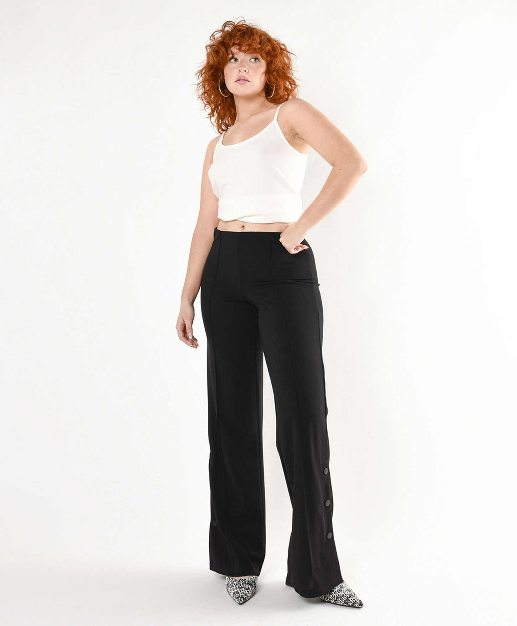 Pantalón mujer botones en basta wide Pantalón mujer botones en basta wide
