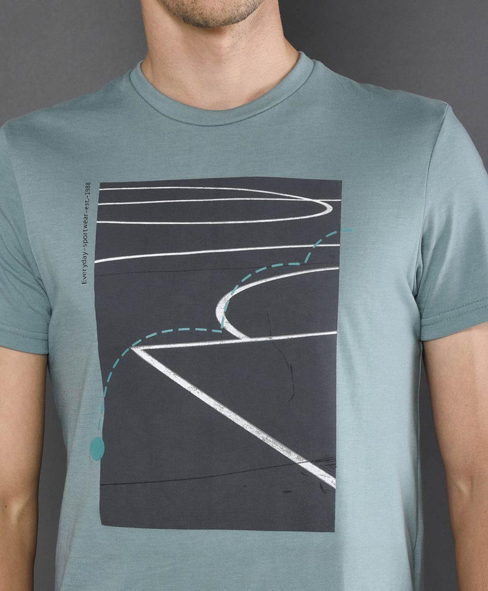 Polera deportiva hombre estampado calle Polera deportiva hombre estampado calle