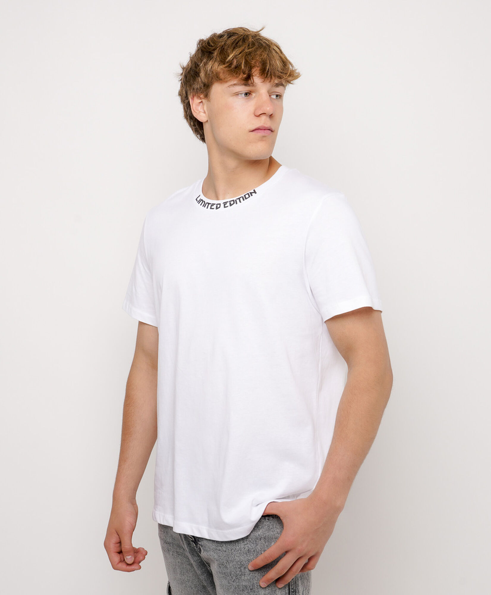 Polera hombre print cuello Polera hombre print cuello