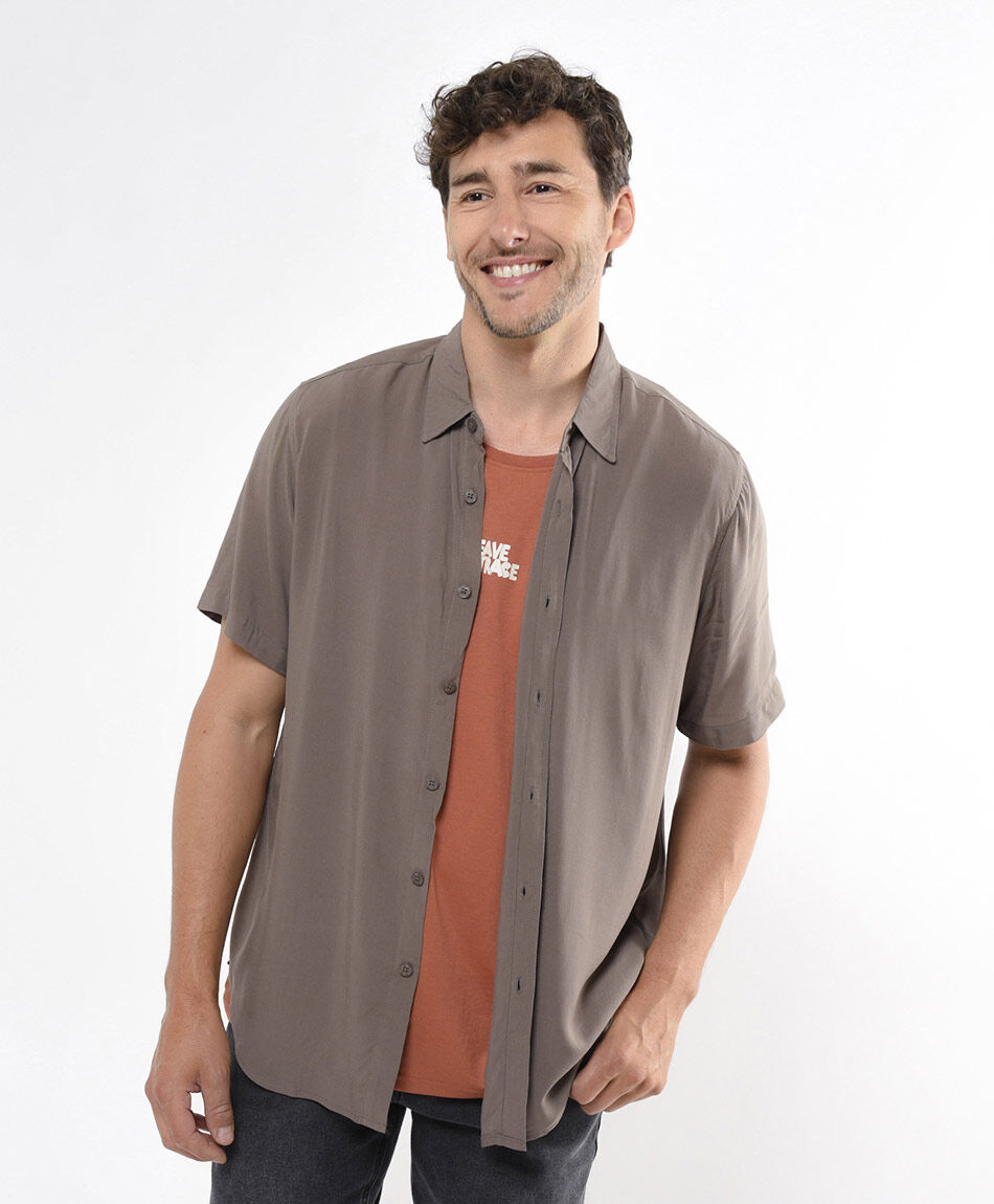 Camisa hombre b&aacute;sica lisa