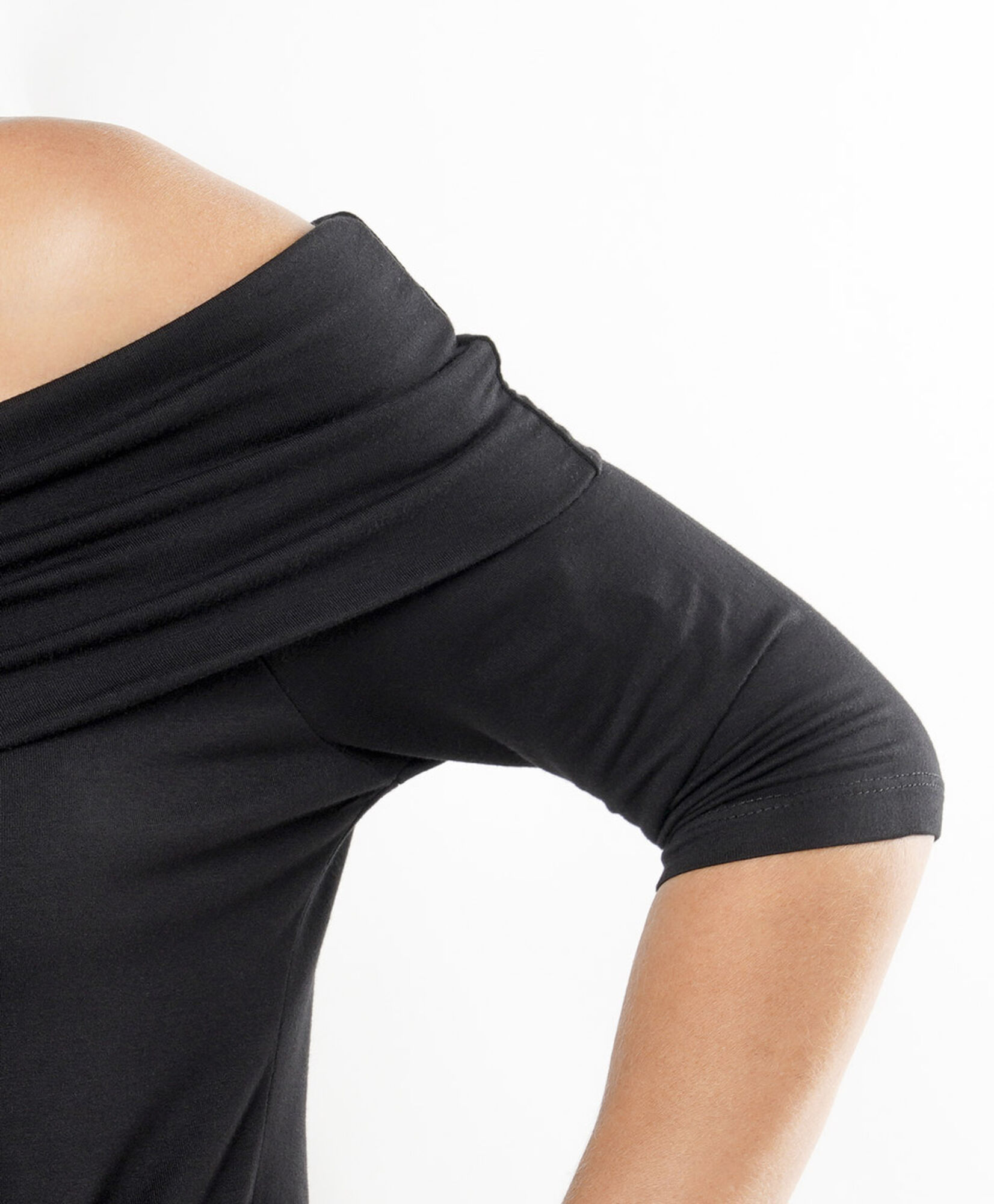 Polera mujer negra off shoulder Polera mujer negra off shoulder