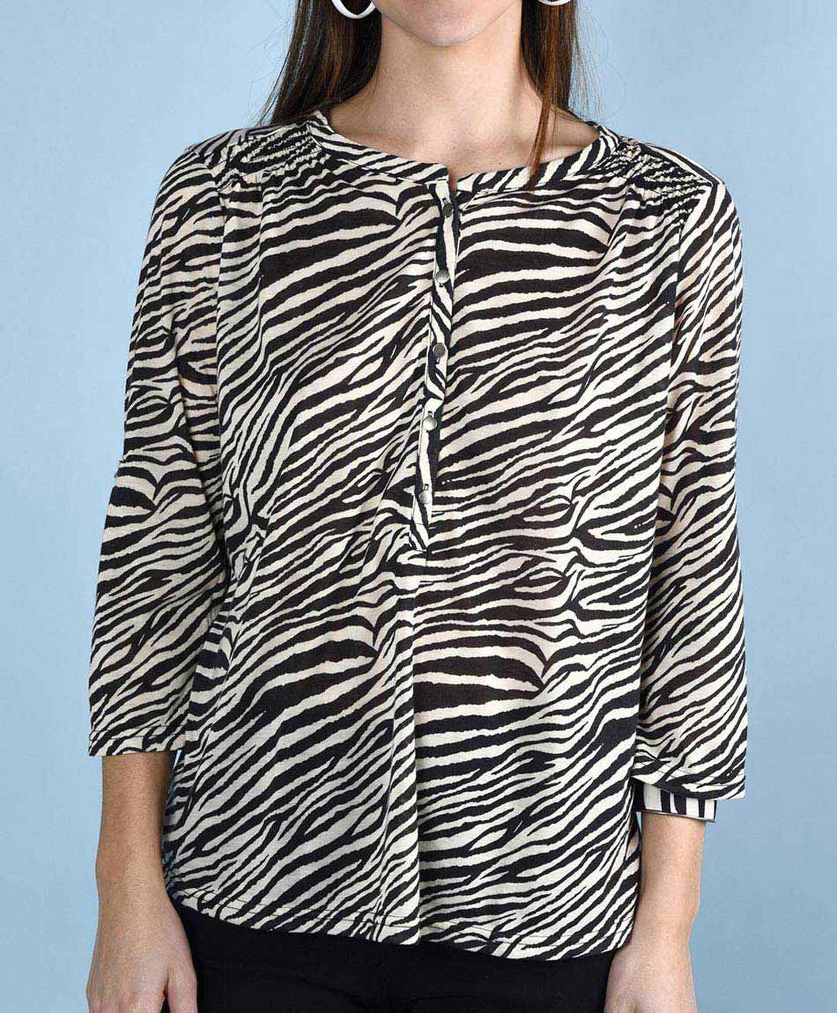 Polera oversize manga 3/4 cuello redondo Polera oversize manga 3/4 cuello redondo