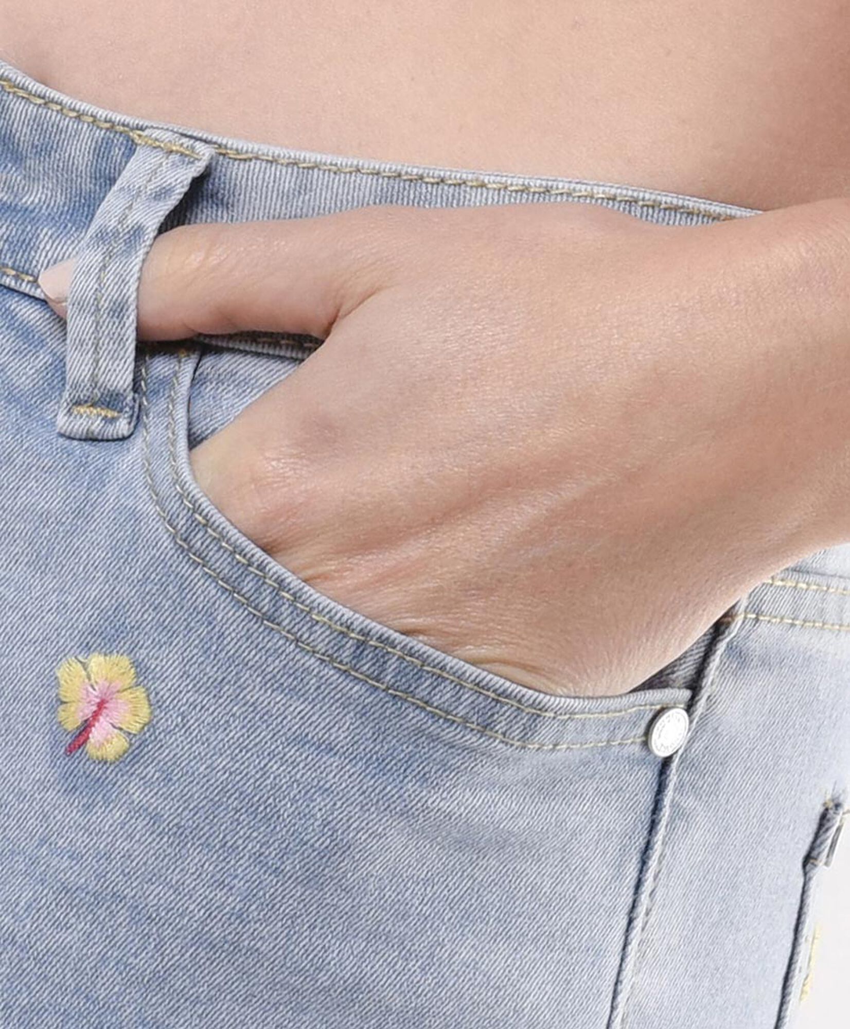 Jeans mujer bordados wide Jeans mujer bordados wide