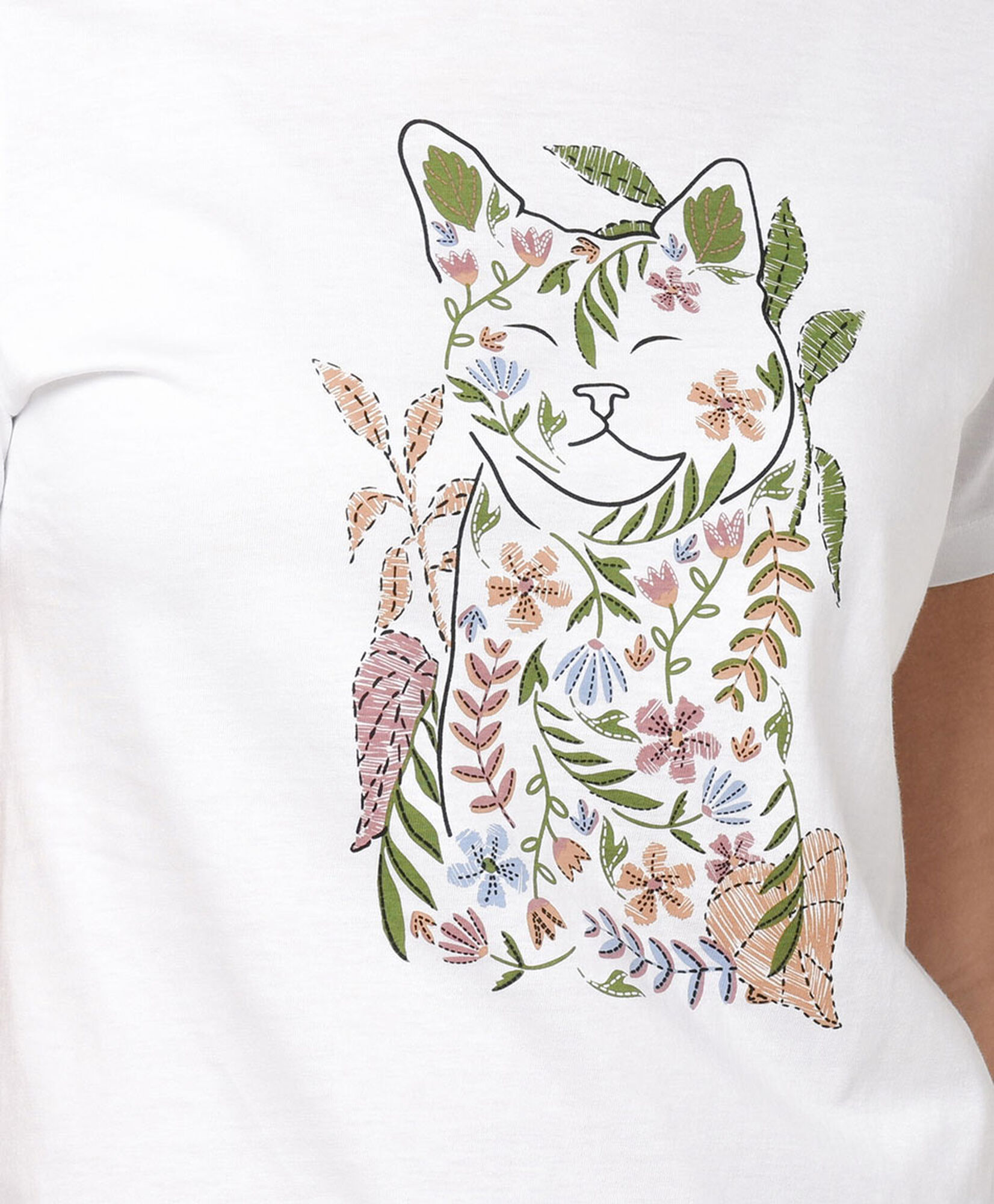Polera mujer gato hojas Polera mujer gato hojas