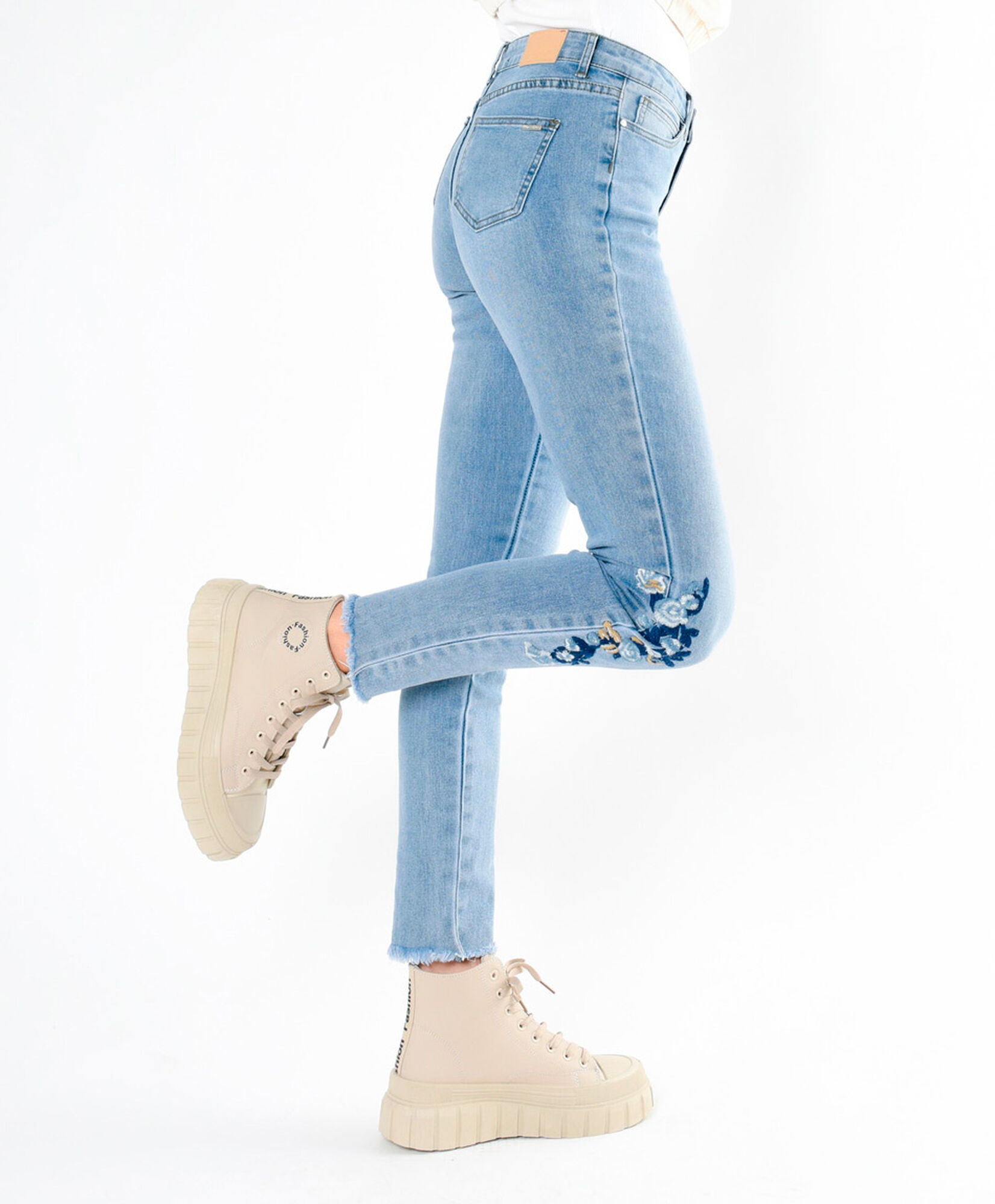 Jeans mujer brodado flores skinny fit Jeans mujer brodado flores skinny fit