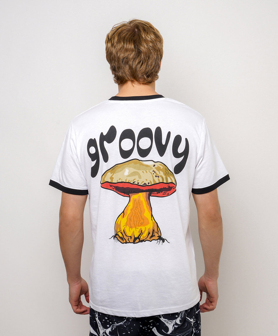 Polera hombre estampado urbano