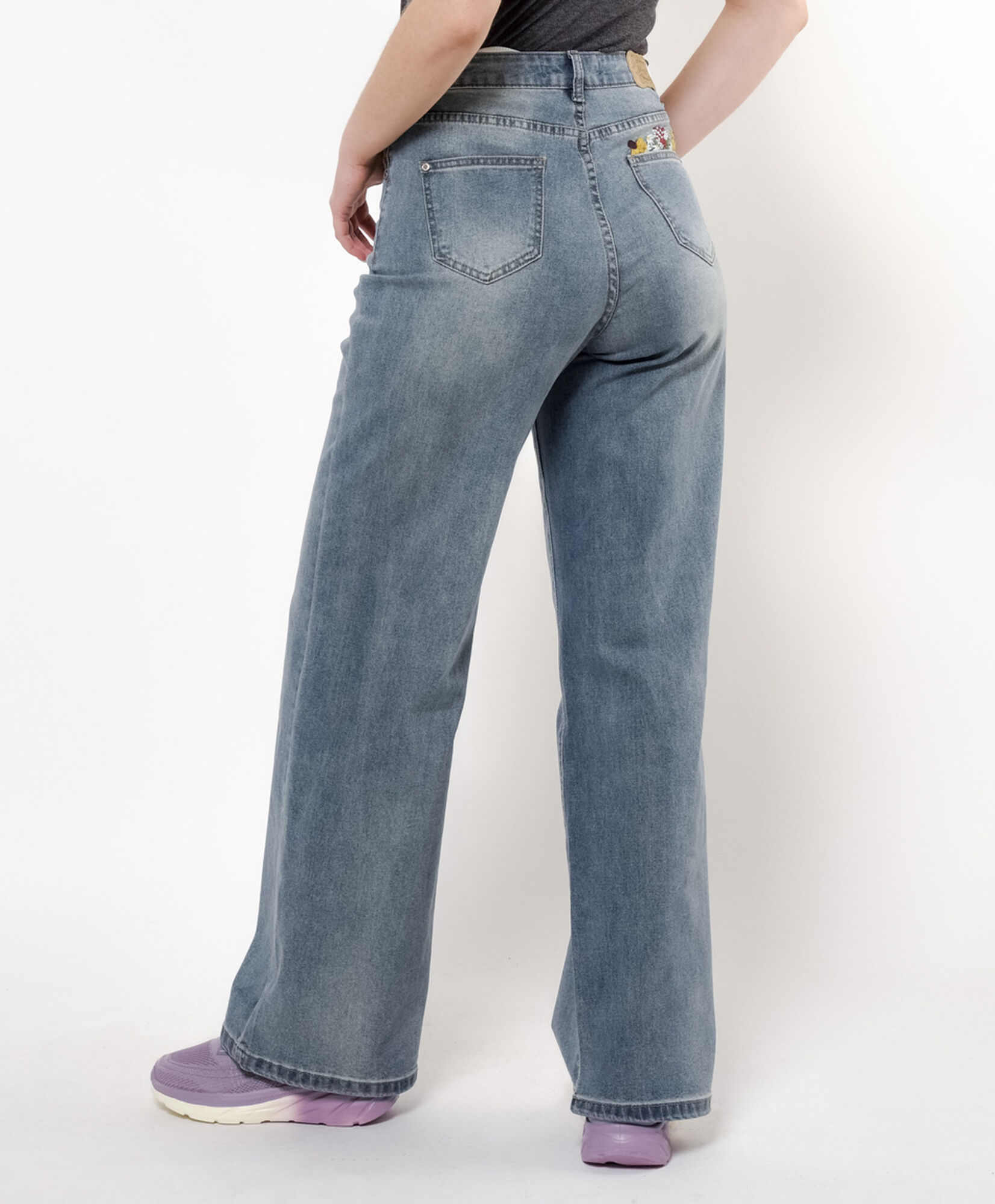 Jeans mujer bolsillo bordado Jeans mujer bolsillo bordado