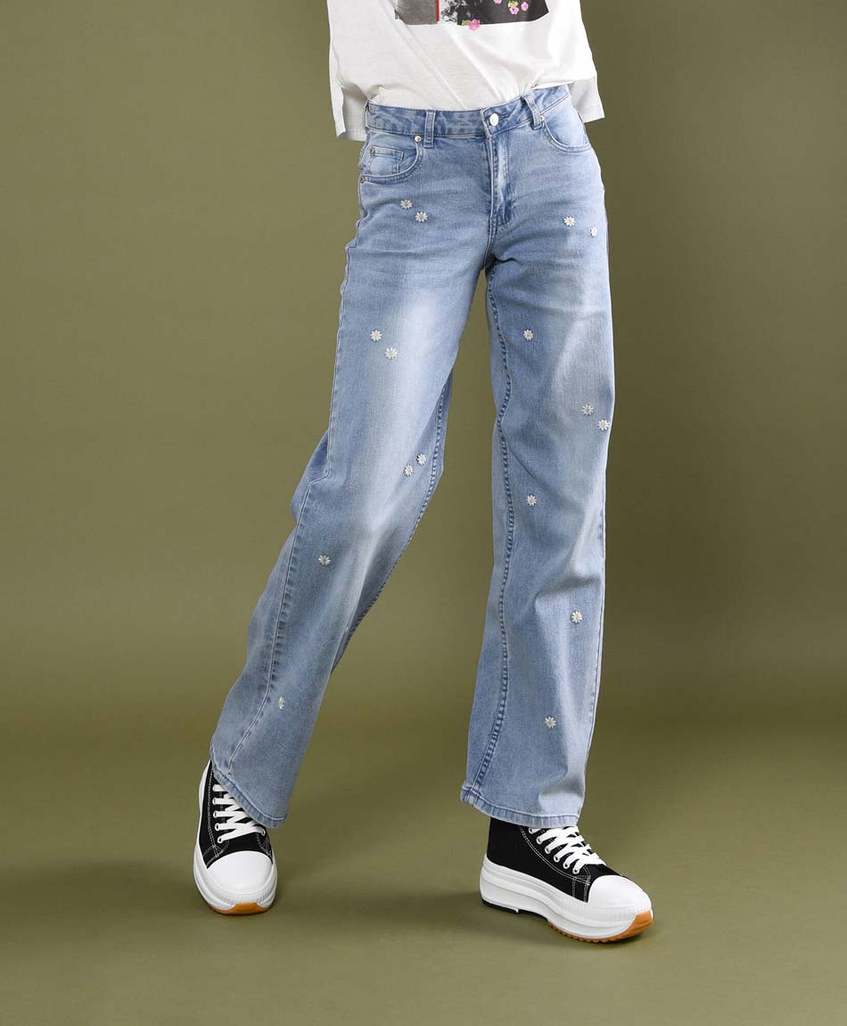 Jeans mujer bordado floral straight Jeans mujer bordado floral straight