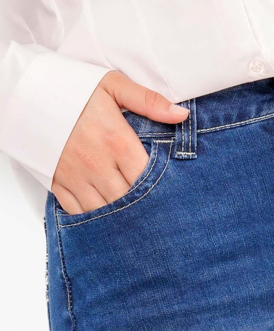 Jeans mujer flare detalles  bordados