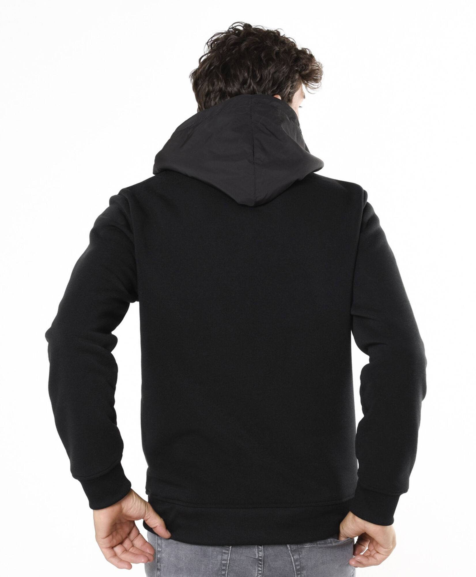 Polerón hombre liso con gorro Polerón hombre liso con gorro