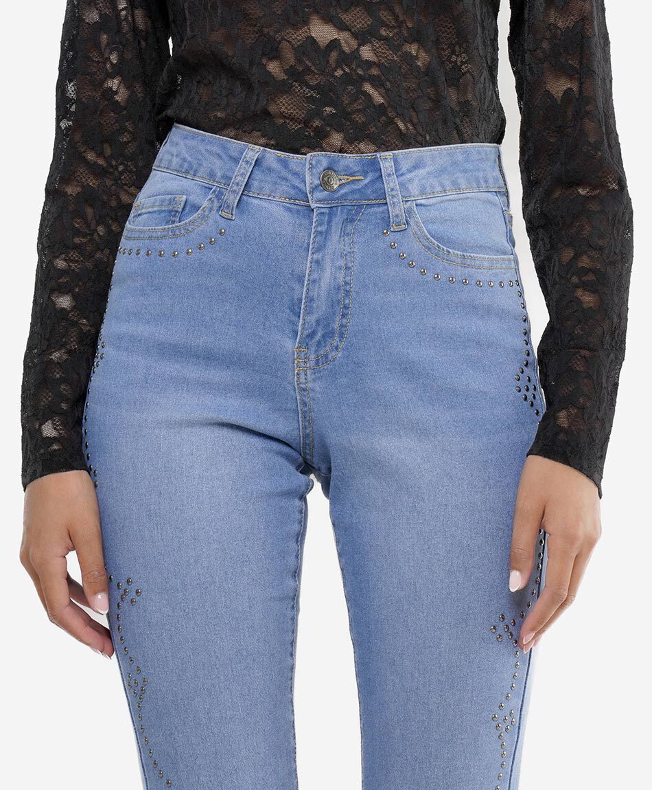 Jeans mujer dise&ntilde;o tachas flare