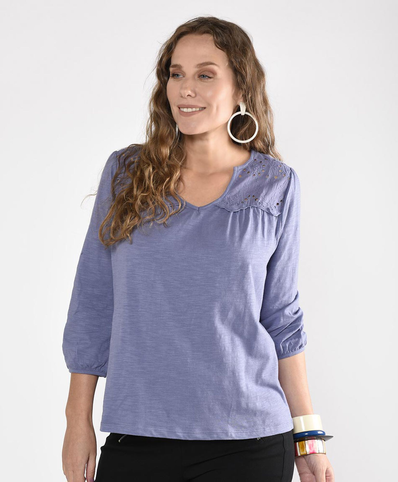 Polera oversize manga 3/4 cuello en v Polera oversize manga 3/4 cuello en v