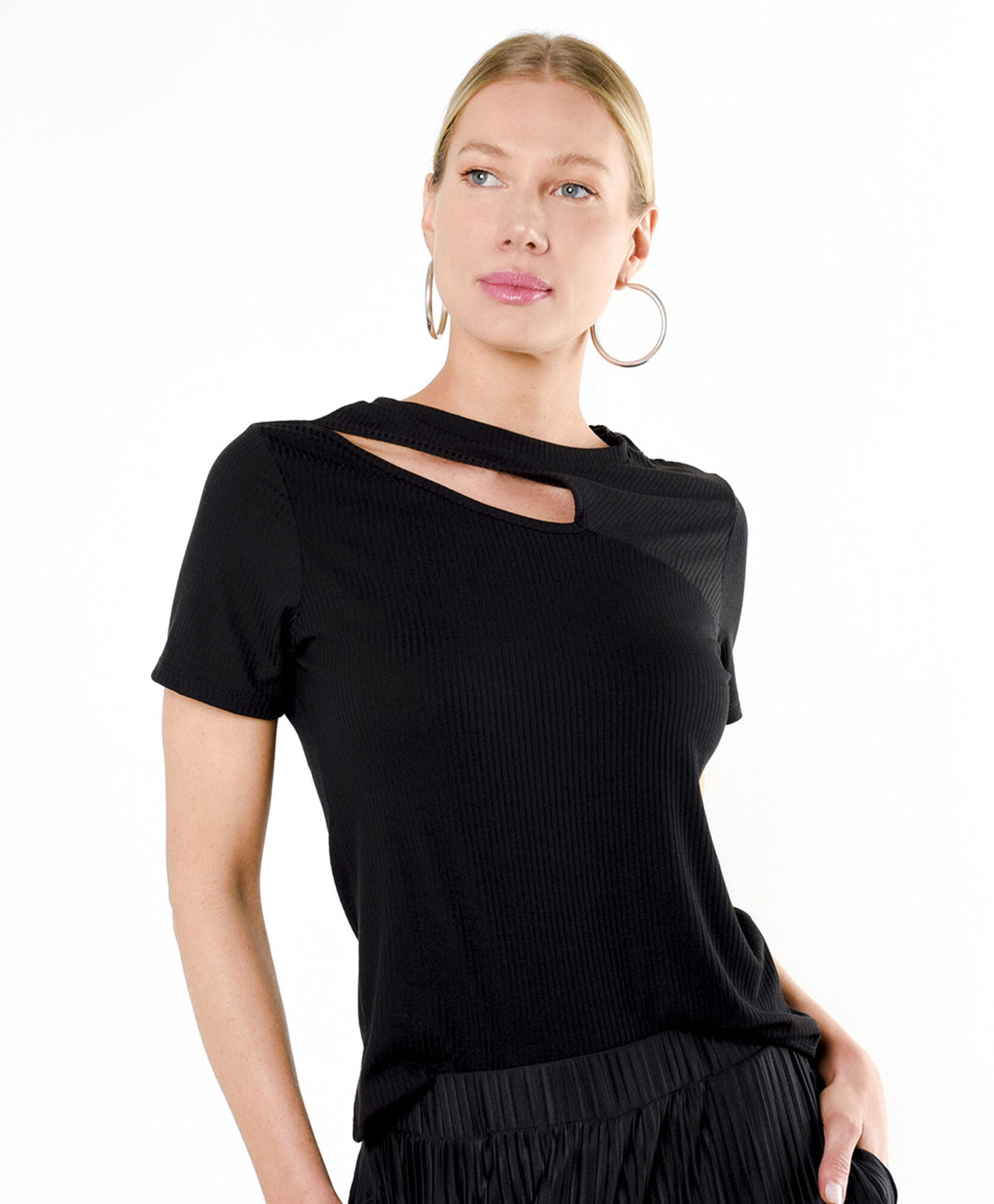 Polera mujer cut out acanalada Polera mujer cut out acanalada