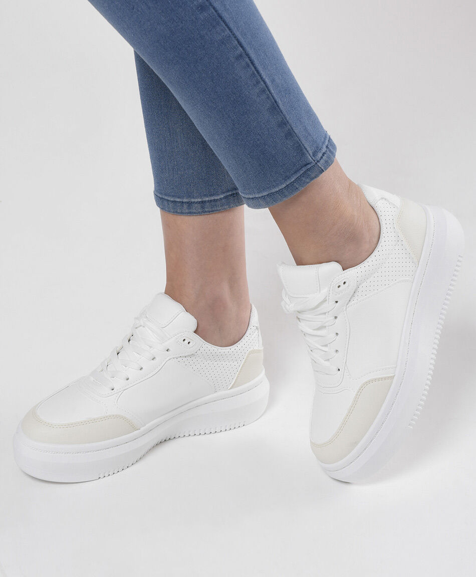 Zapatilla mujer puntos calados