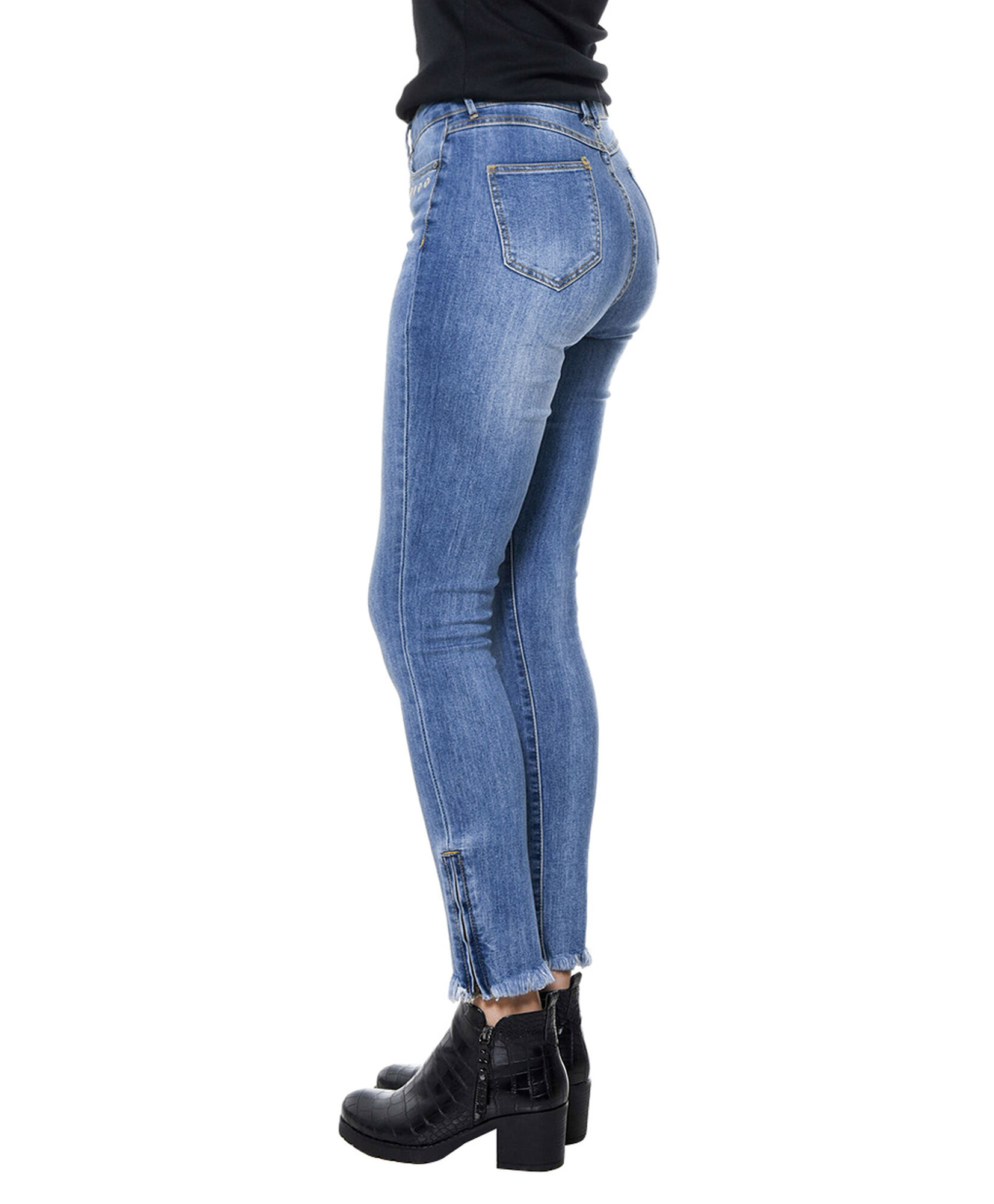 Jeans basta ojetillos Jeans basta ojetillos