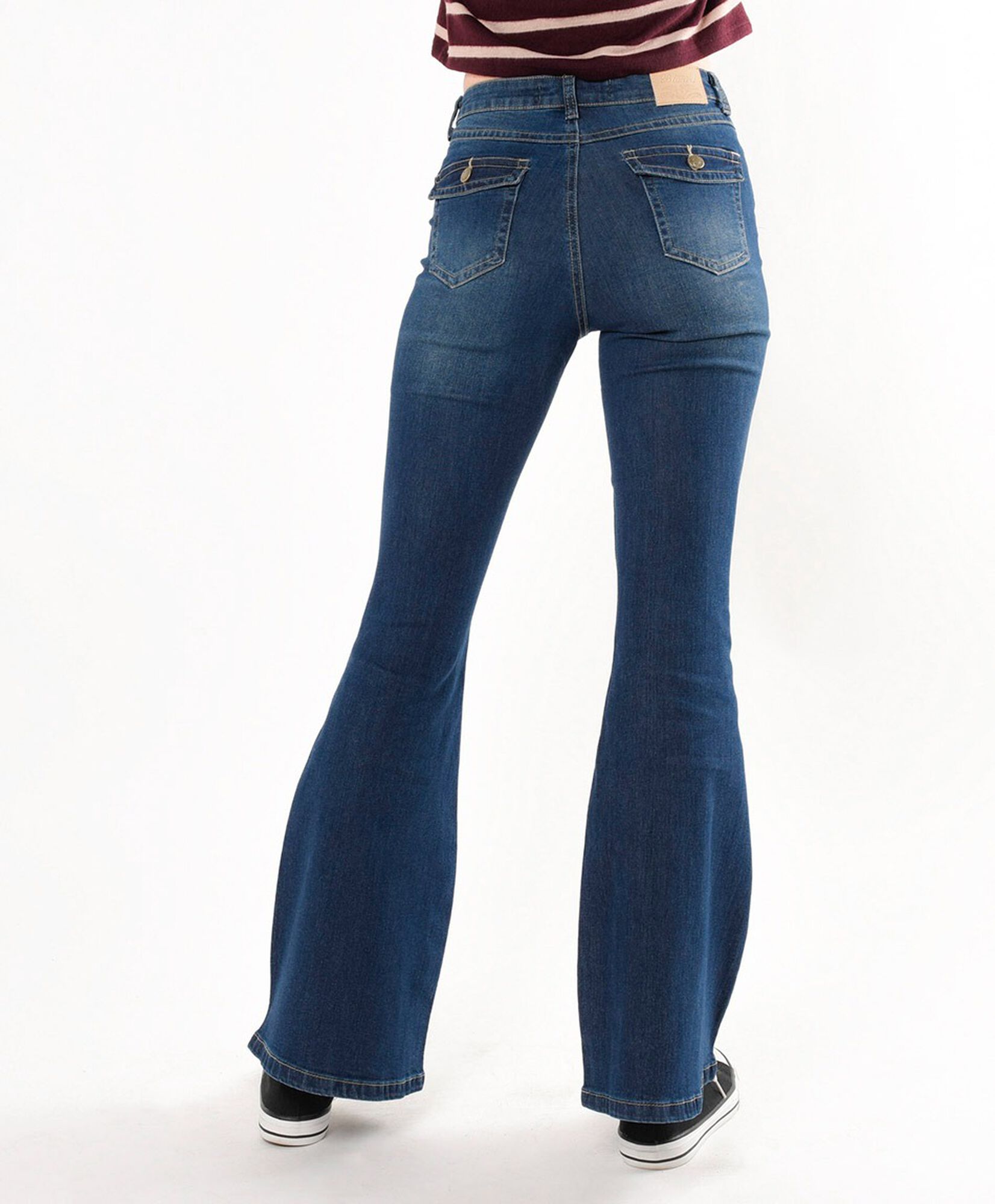 Jeans mujer bolsillos botón flare Jeans mujer bolsillos botón flare