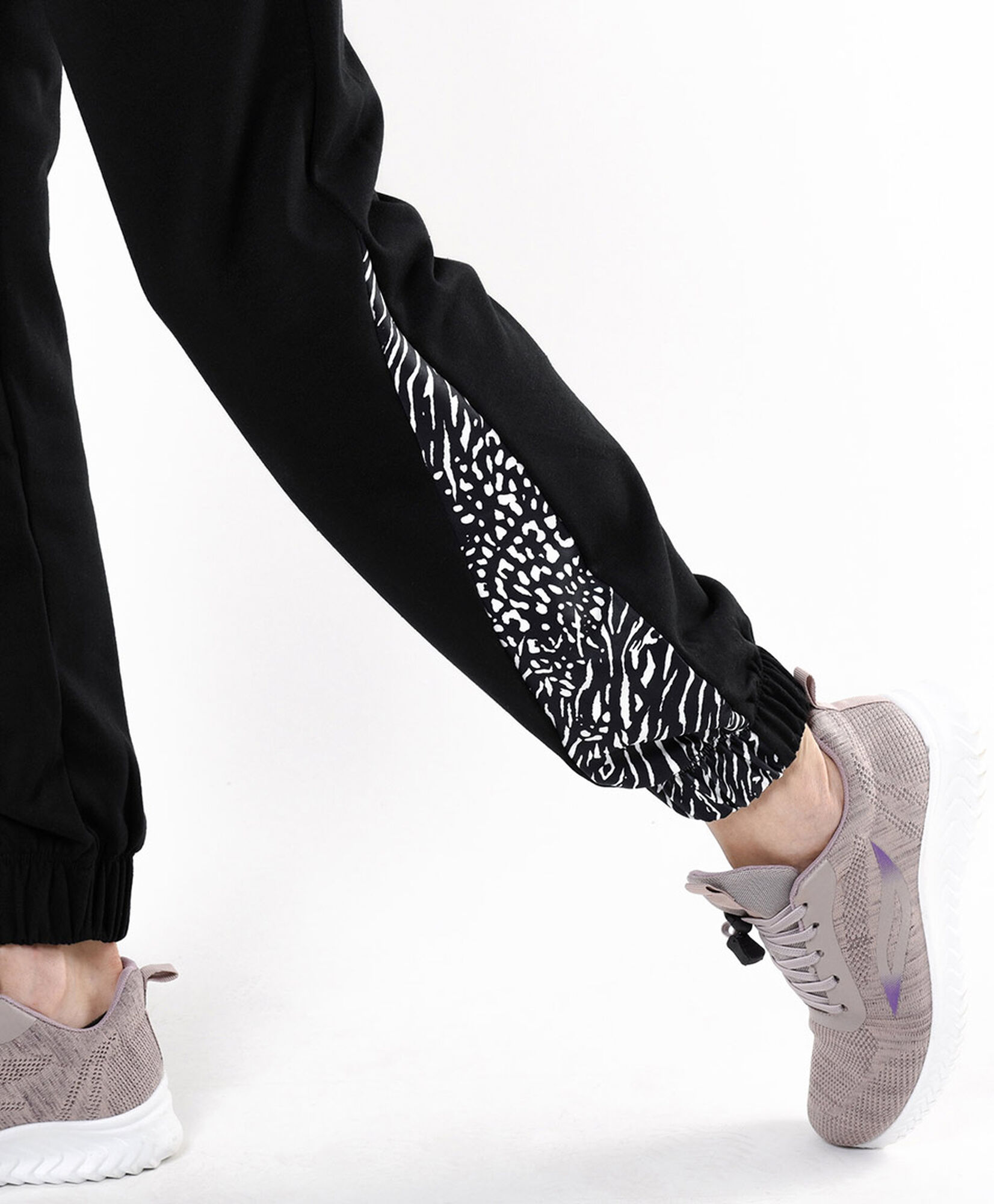 Pantalón deportivo mujer corte animal print Pantalón deportivo mujer corte animal print