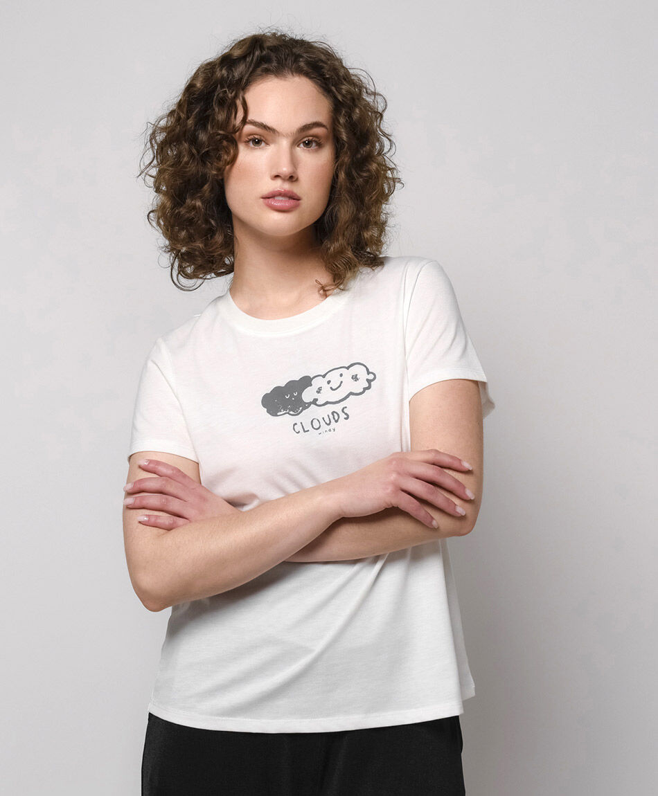 Polera mujer estampado nubes