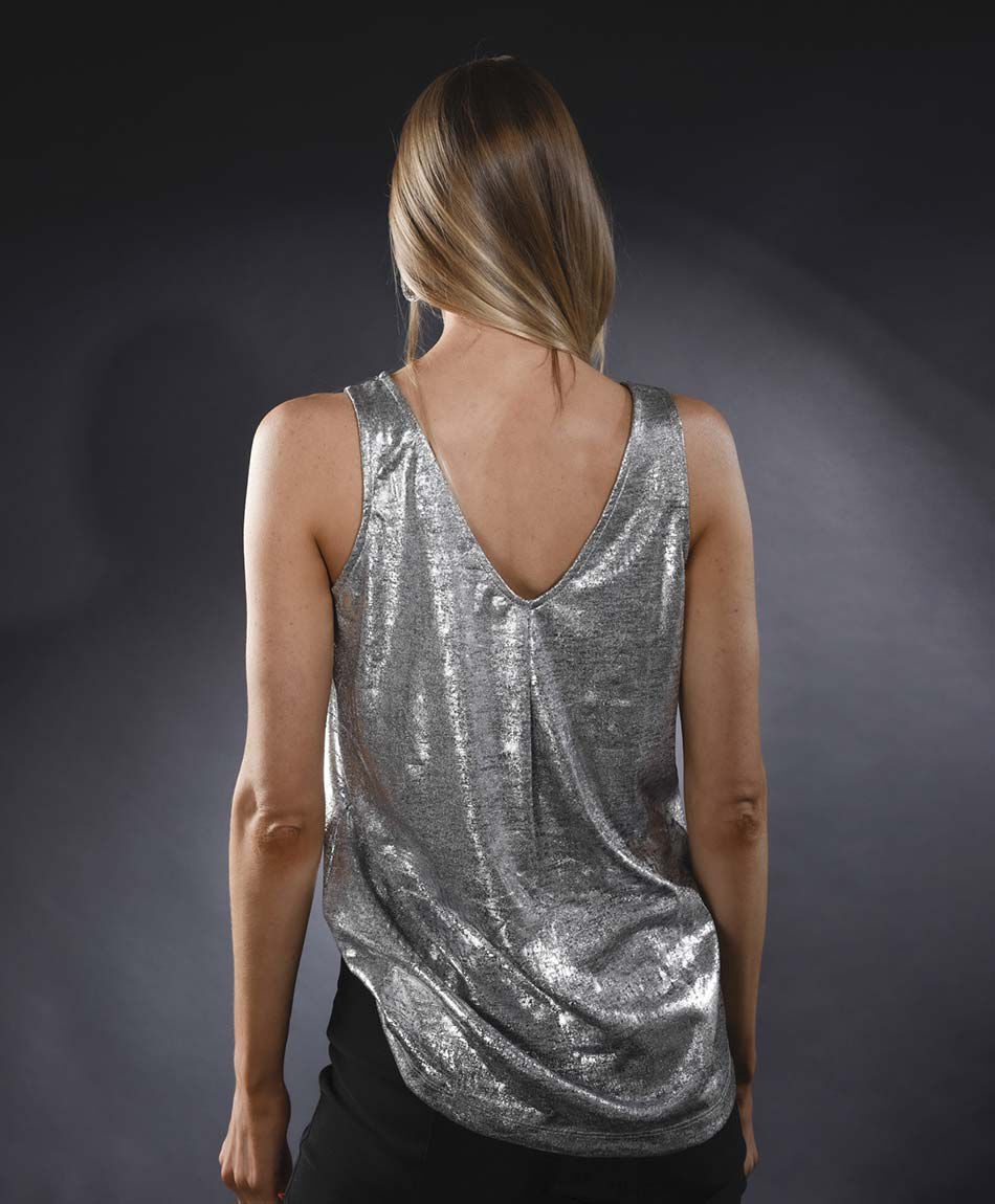 Polera oversize sin mangas cuello en v