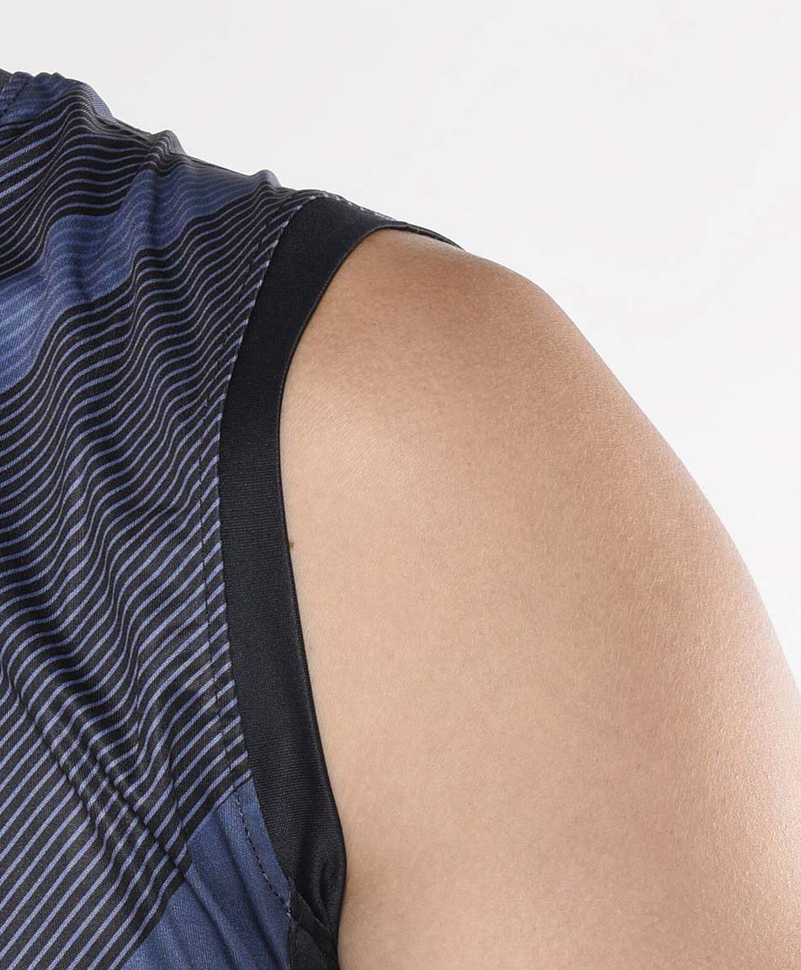 Polera deportiva hombre running líneas Polera deportiva hombre running líneas