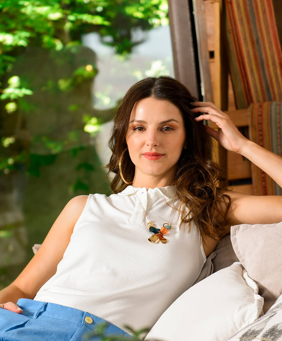 Polera sin mangas cuello camisero