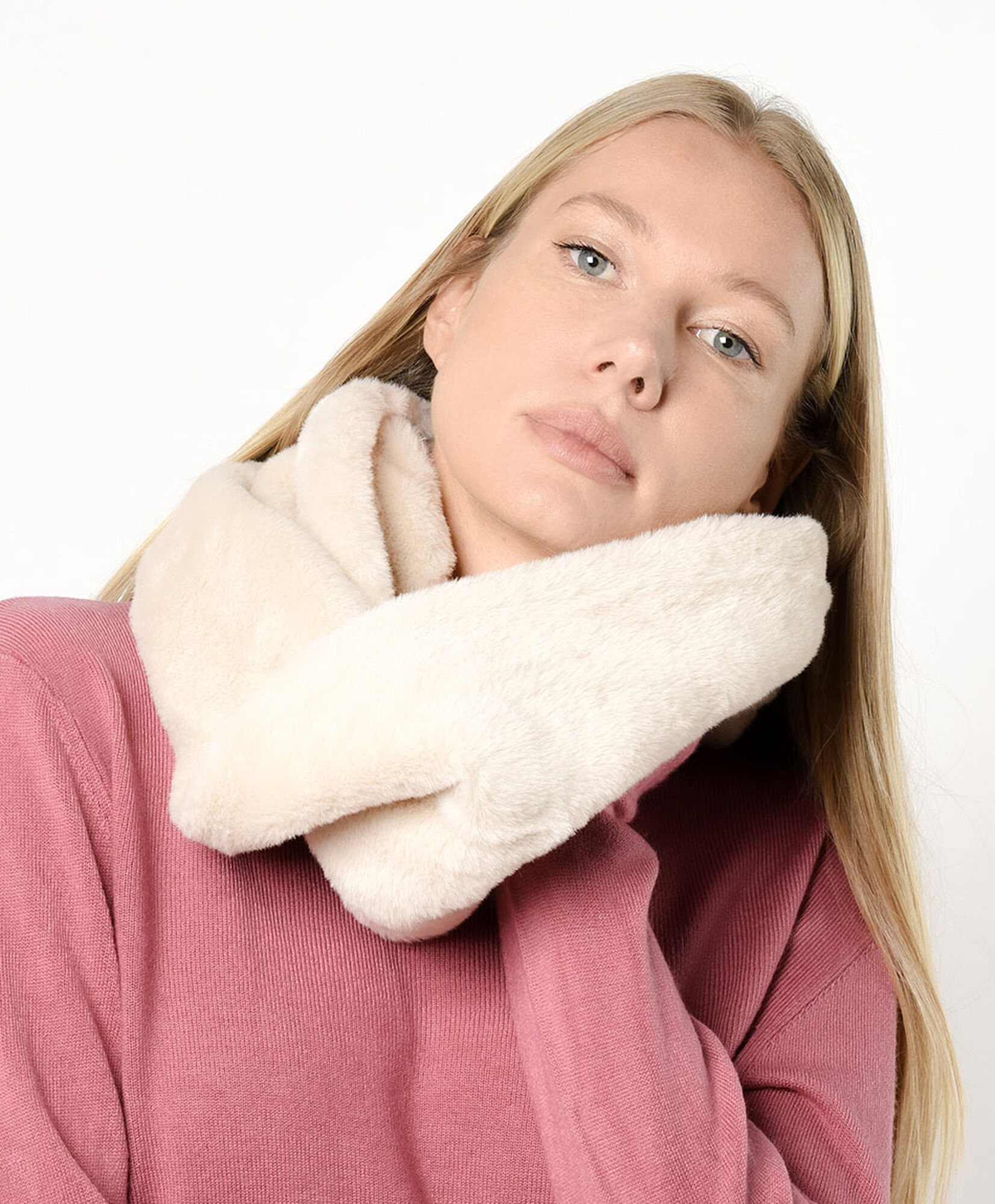 Bufanda mujer pelitos beige Bufanda mujer pelitos beige