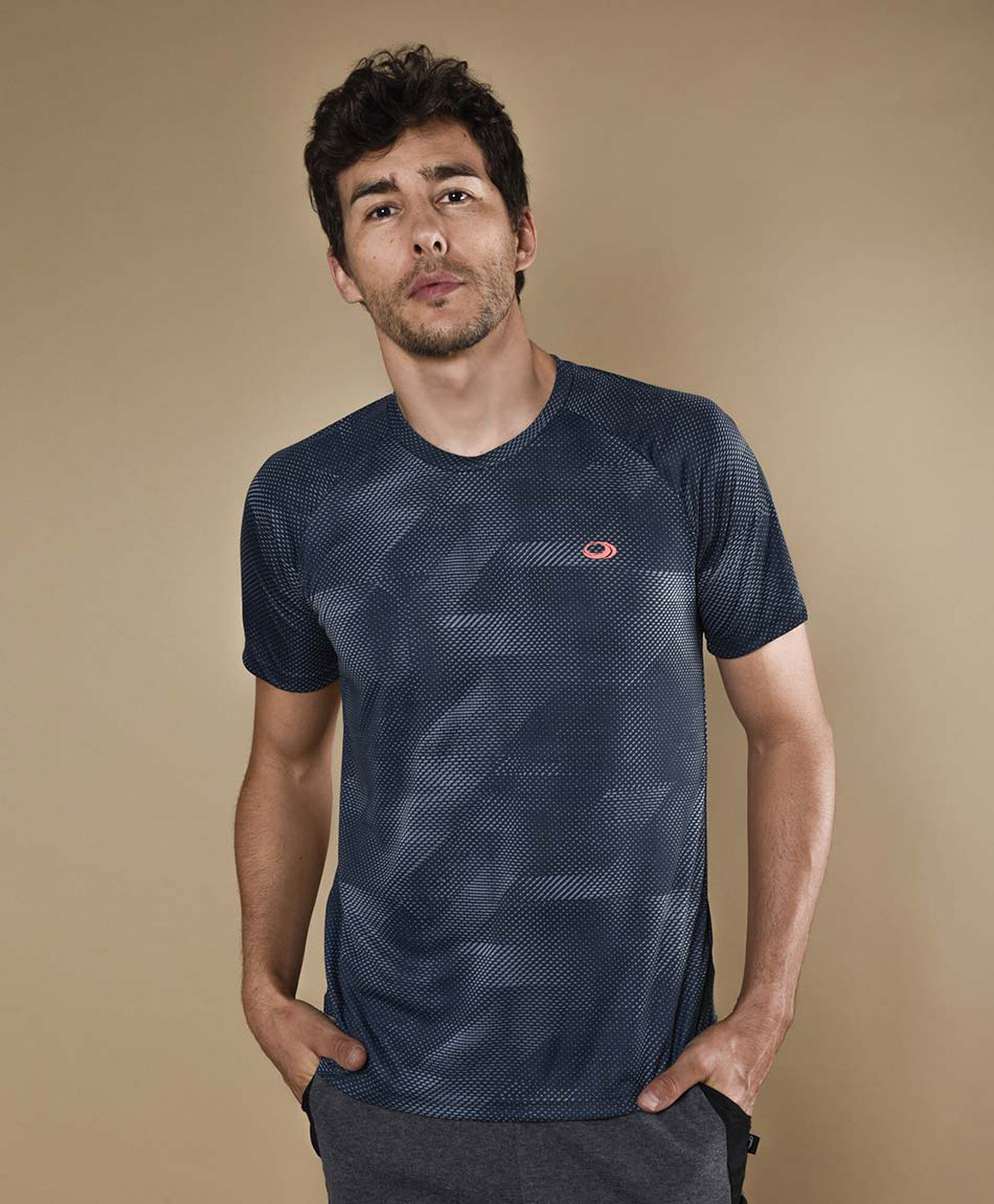 Polera deportiva manga corta cuello redondo Polera deportiva manga corta cuello redondo
