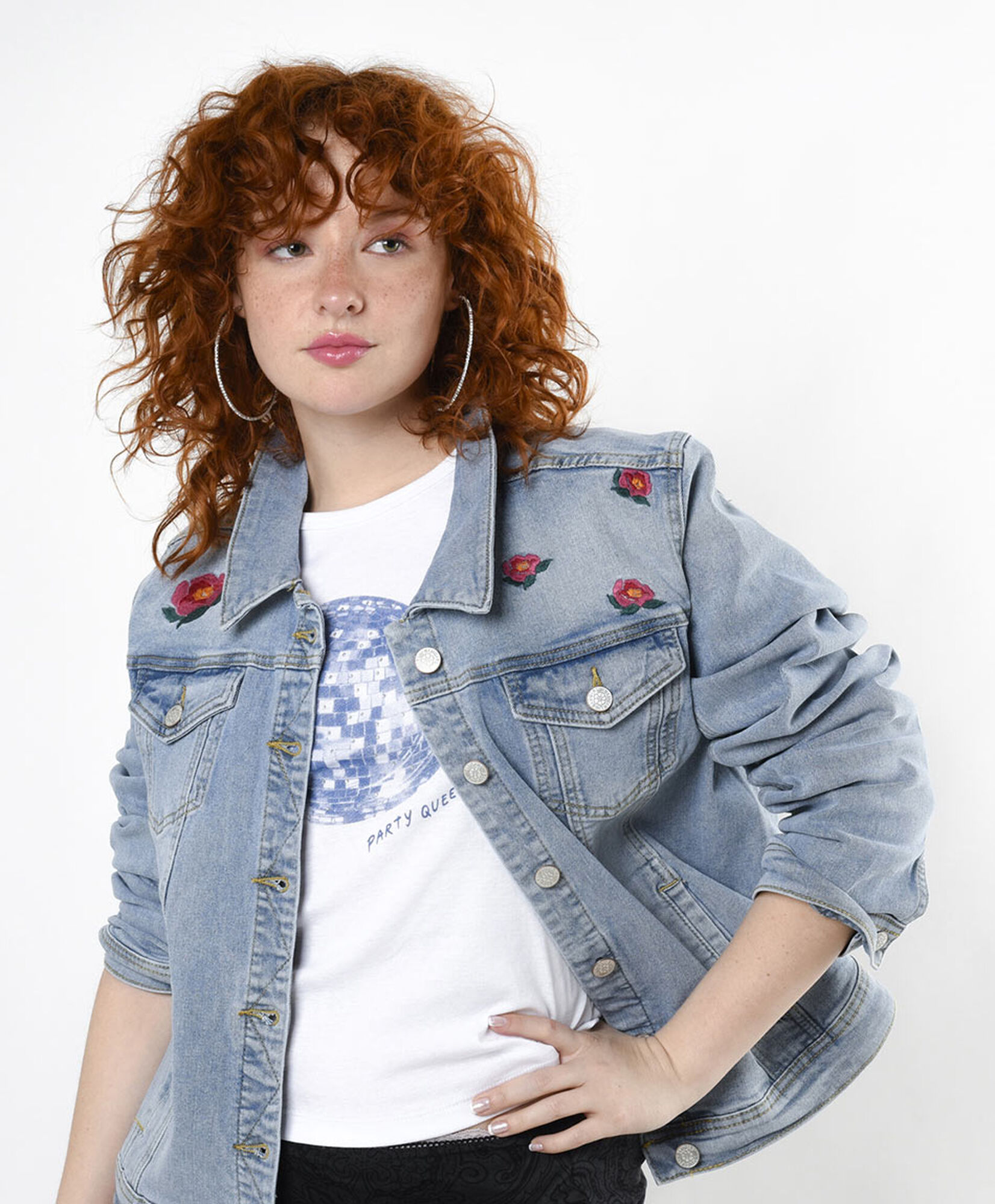 Chaqueta mujer denim flores bordadas Chaqueta mujer denim flores bordadas