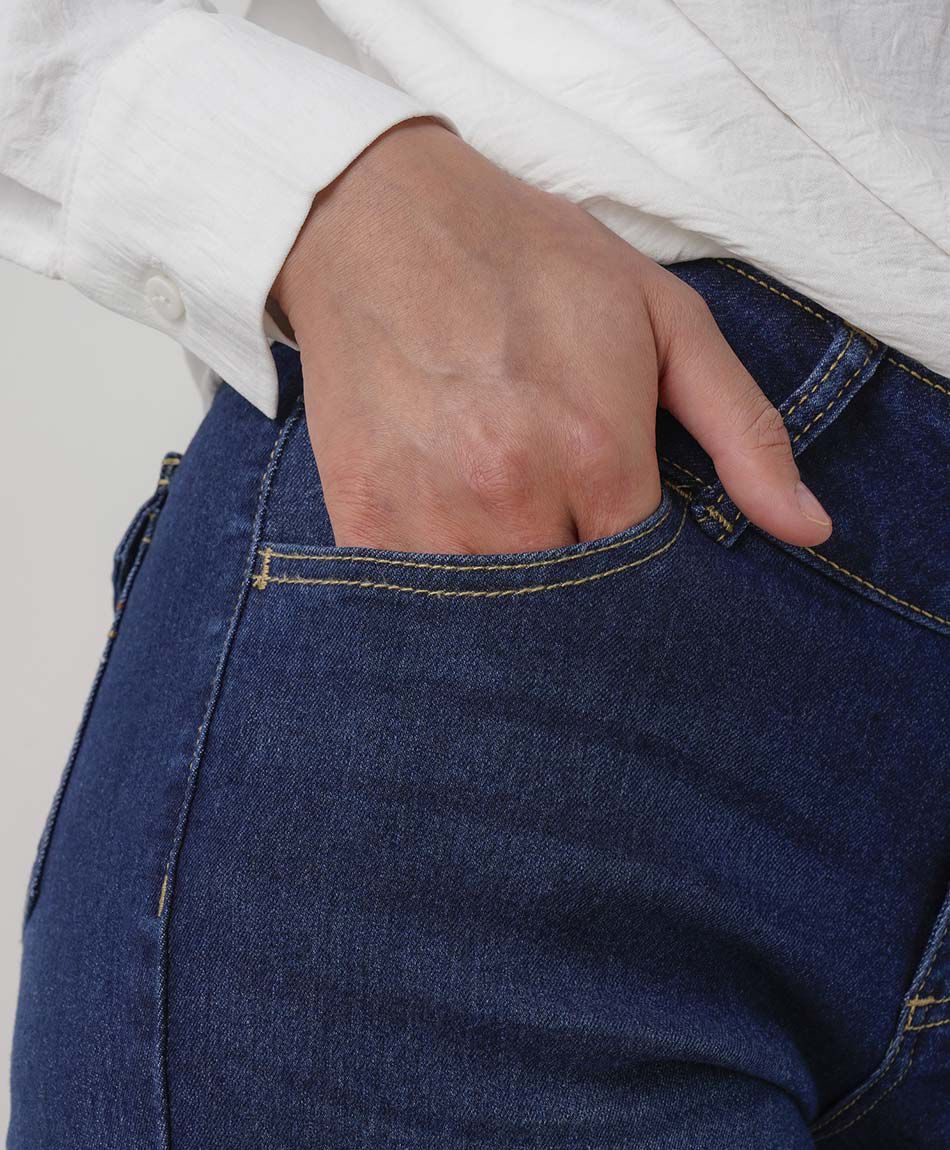 Jeans mujer flare bolsillo bordado