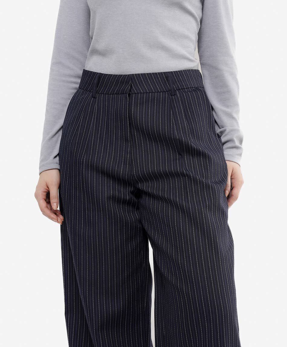 Pantal&oacute;n mujer l&iacute;neas negro