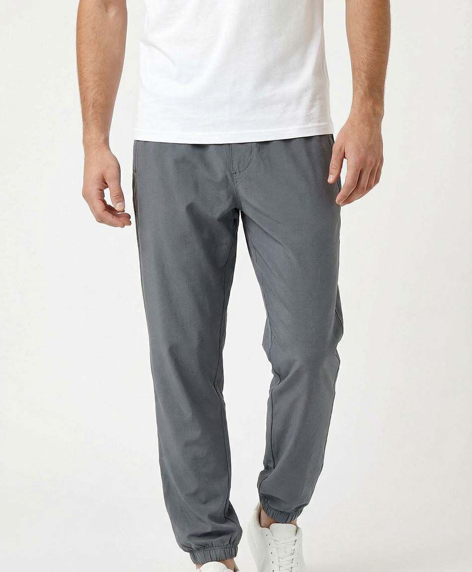 Pantal&oacute;n deportivo hombre gris delgado