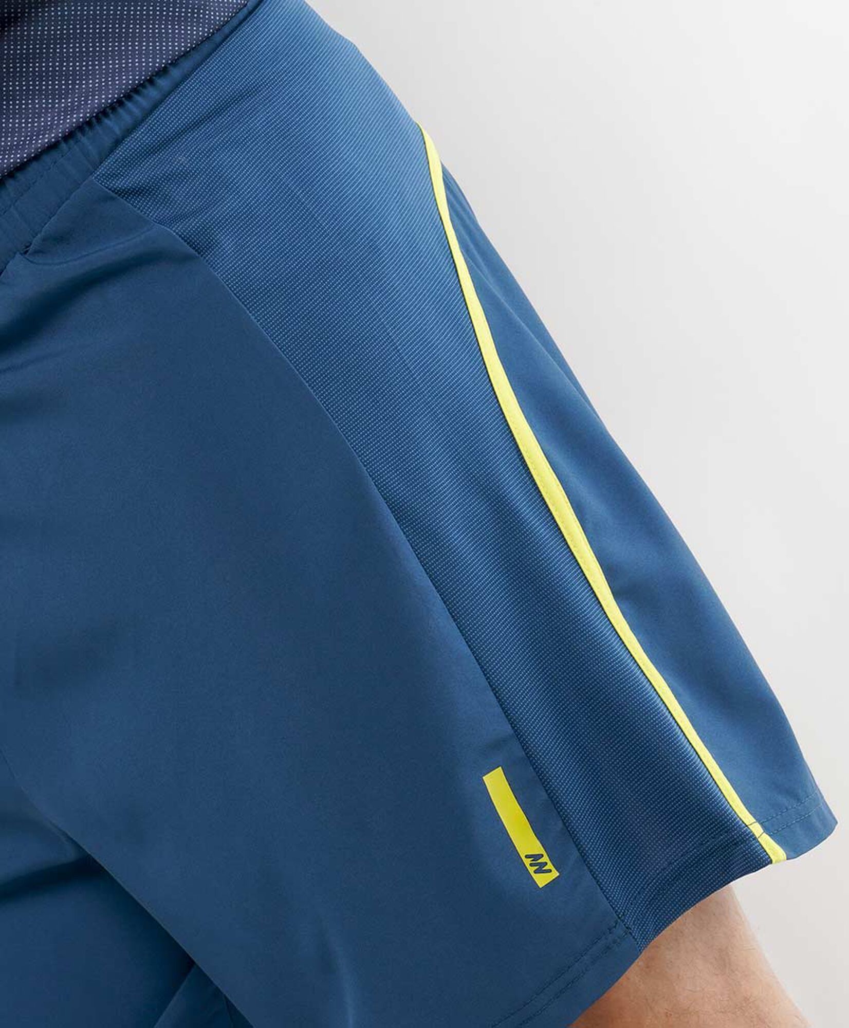 Short deportivo hombre piping amarillo Short deportivo hombre piping amarillo