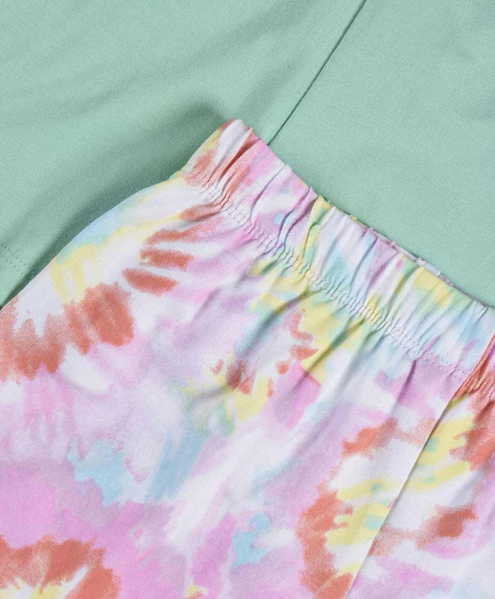 Pack 2 short niña tie dye y verde Pack 2 short niña tie dye y verde