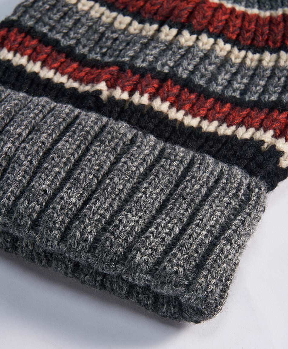 Gorro hombre estilo monta&ntilde;a lineas