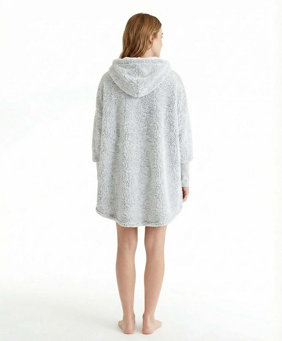 Poler&oacute;n manta mujer pompones oversize