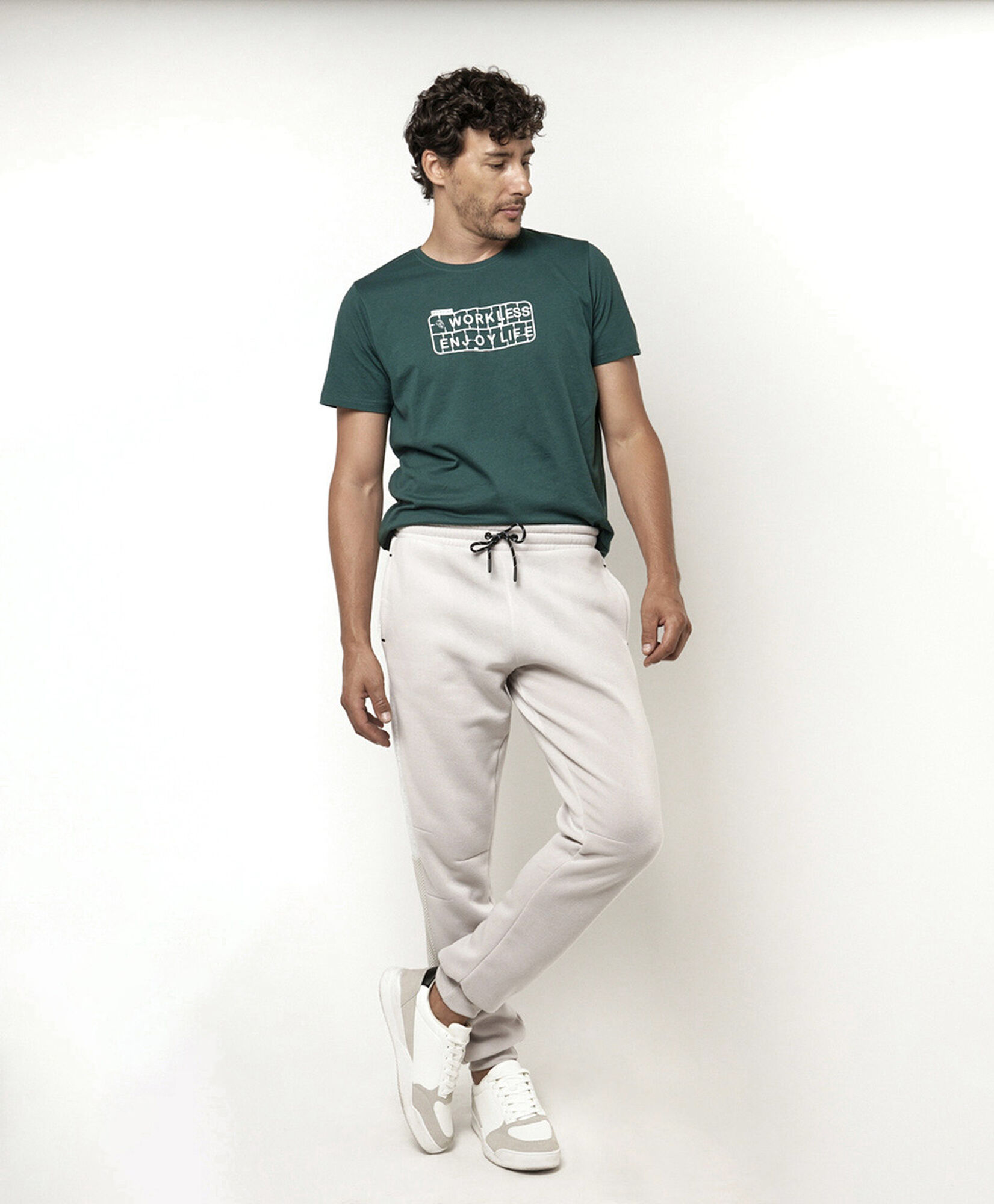 Pantalón deportivo hombre línea blanca lateral Pantalón deportivo hombre línea blanca lateral