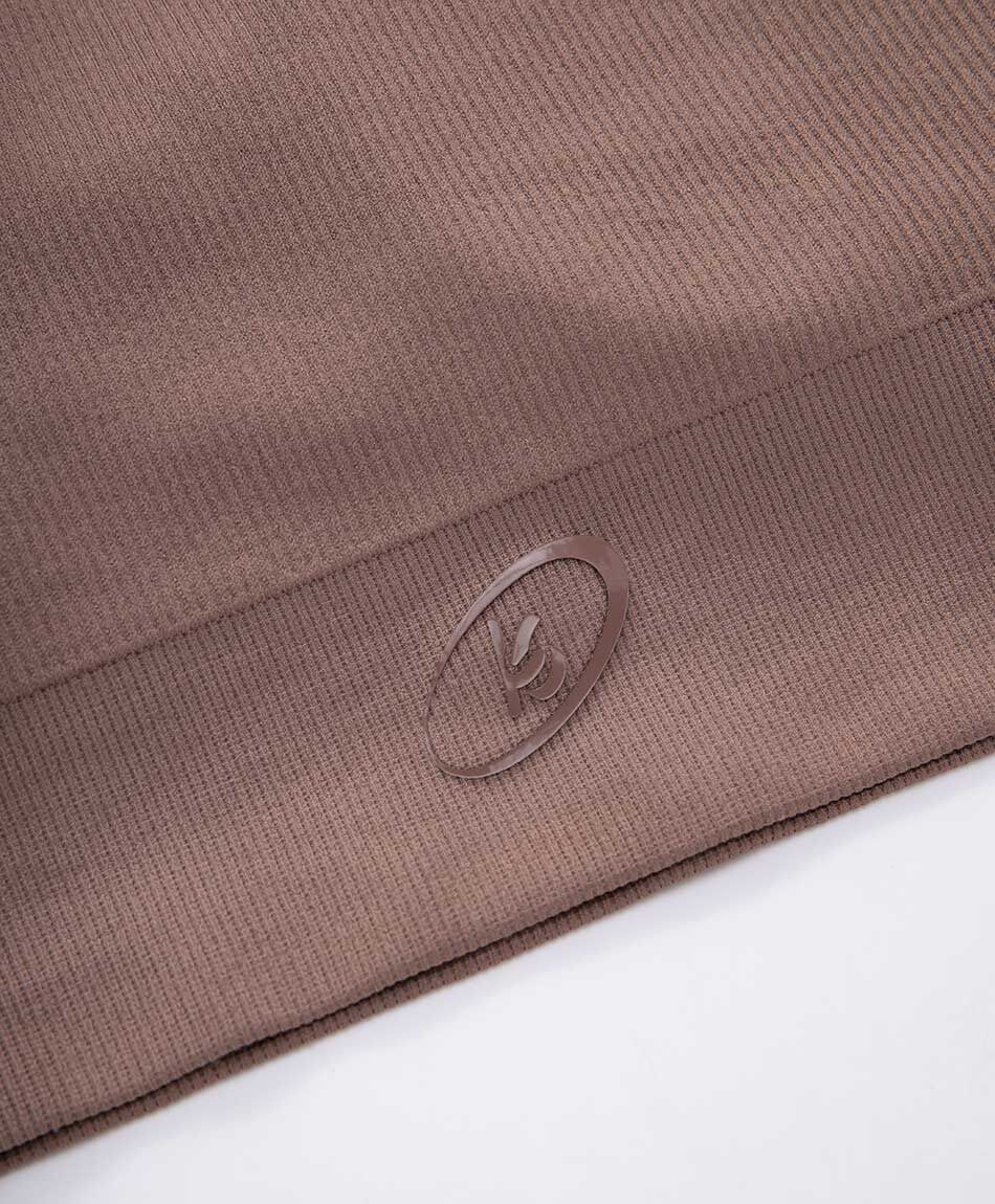 Peto deportivo mujer caf&eacute; seamless
