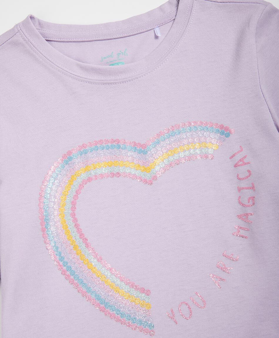 Polera ni&ntilde;a estampado coraz&oacute;n mora