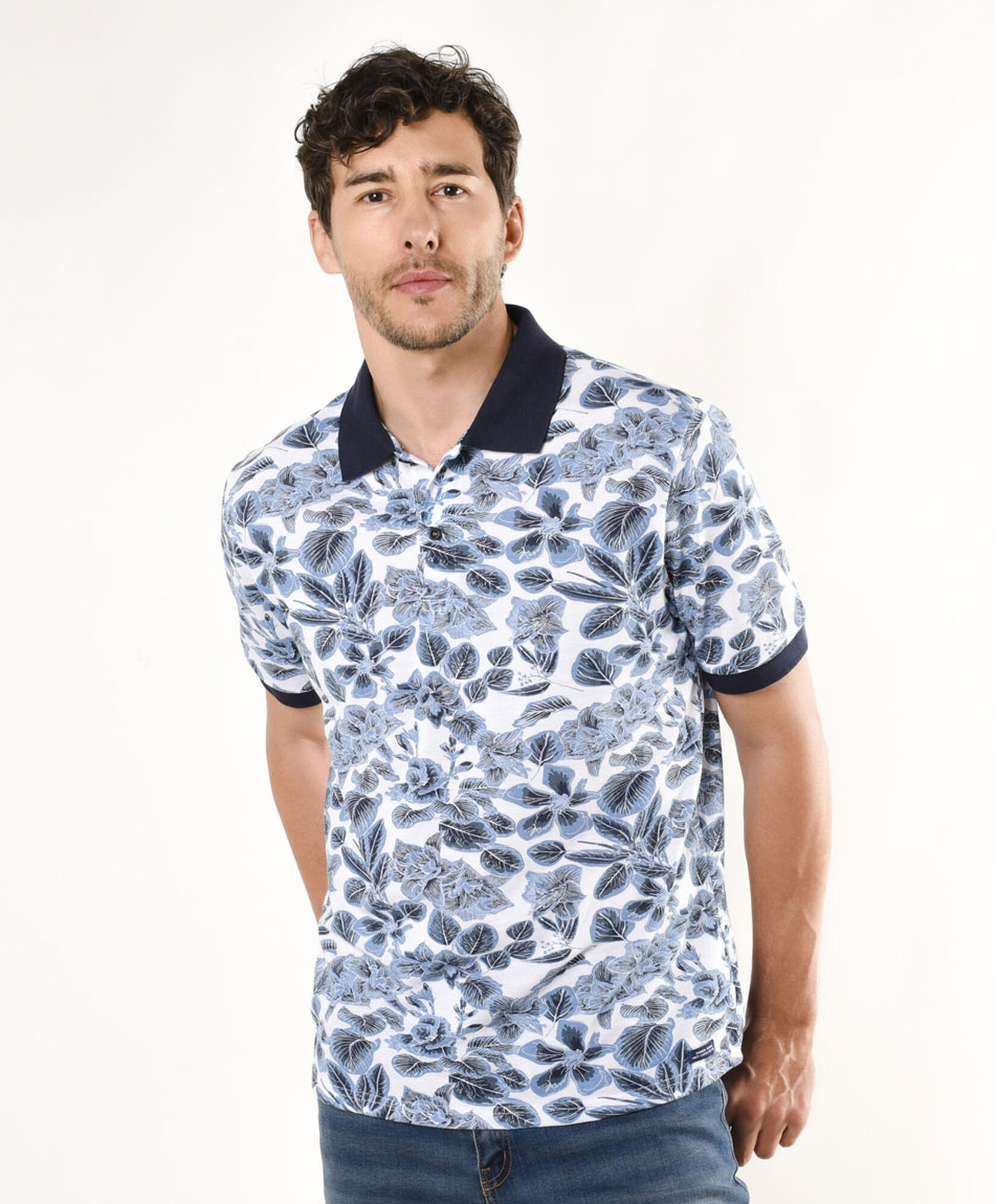 Polera hombre floreada cuello piqué Polera hombre floreada cuello piqué