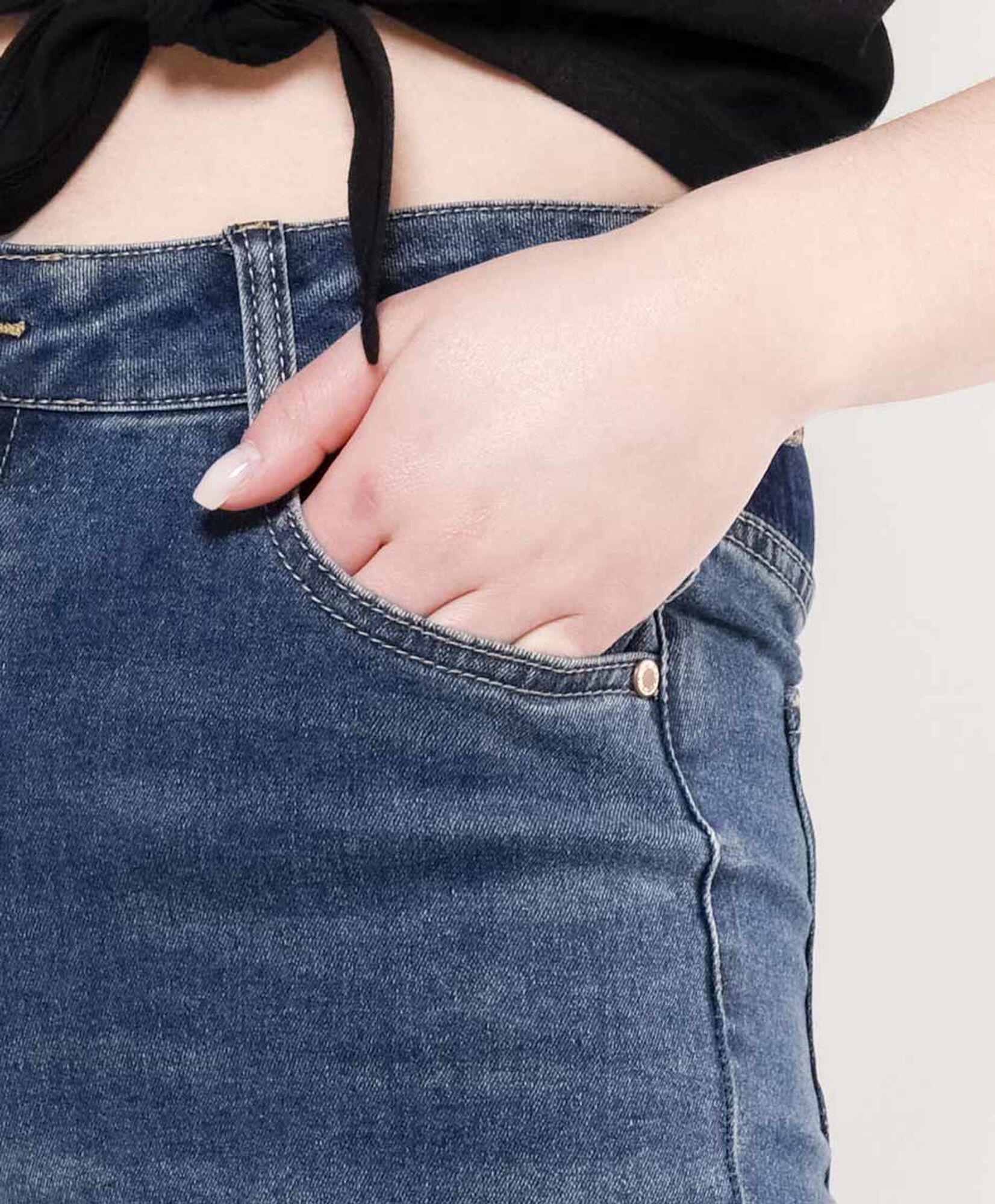 Jeans mujer detalles azules Jeans mujer detalles azules