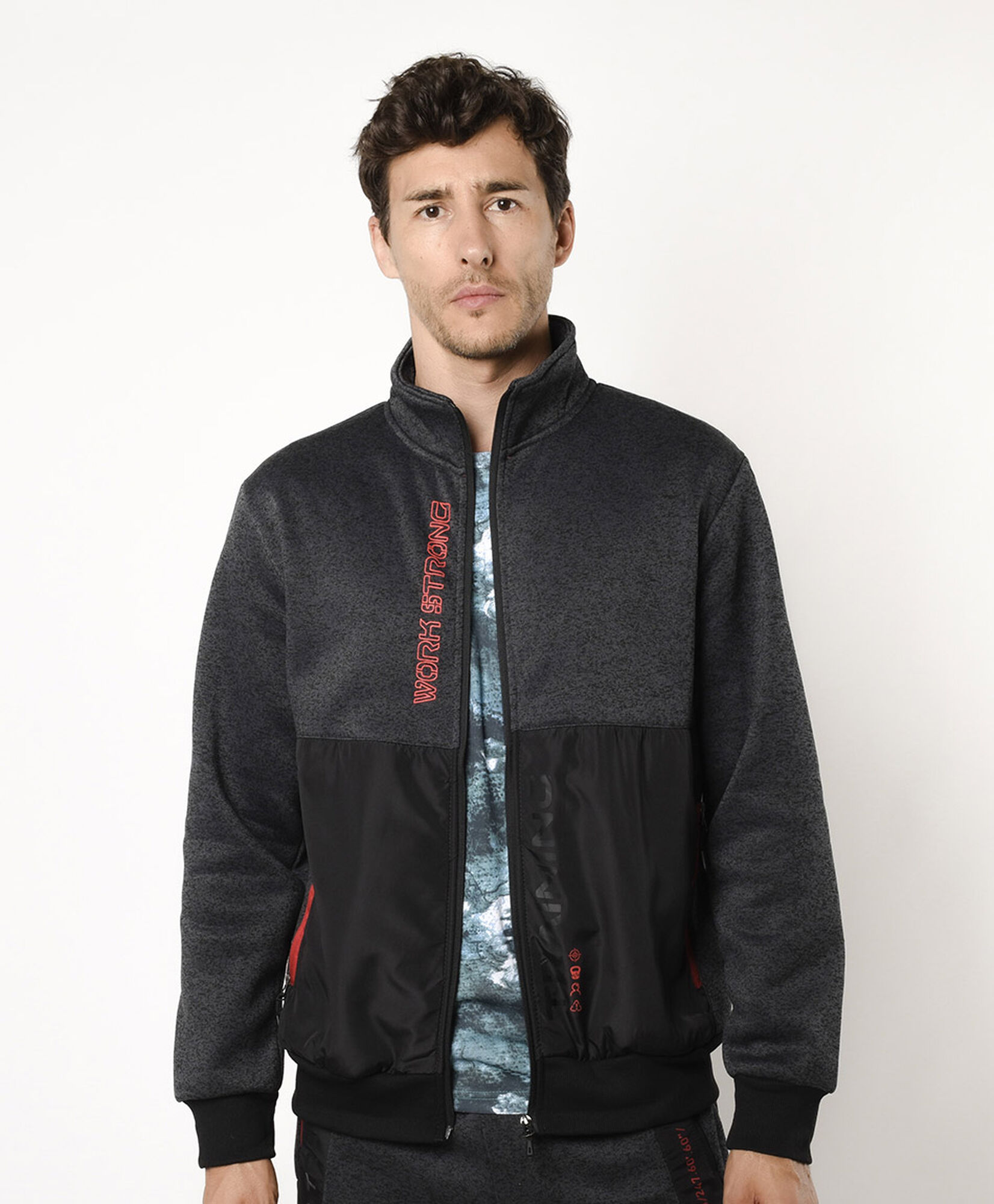 Polerón deportivo hombre detalles rojos Polerón deportivo hombre detalles rojos