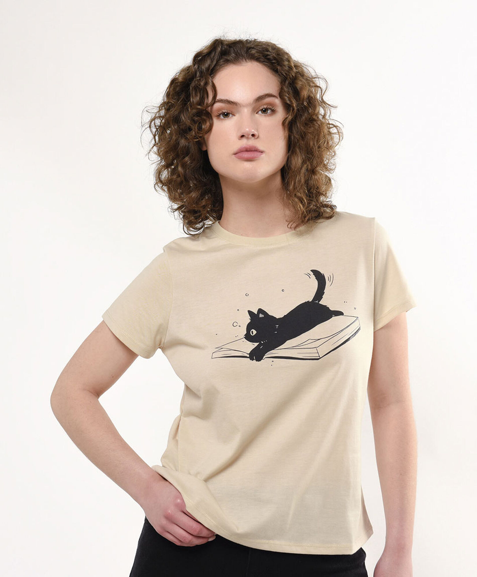 Polera mujer gato libro Polera mujer gato libro