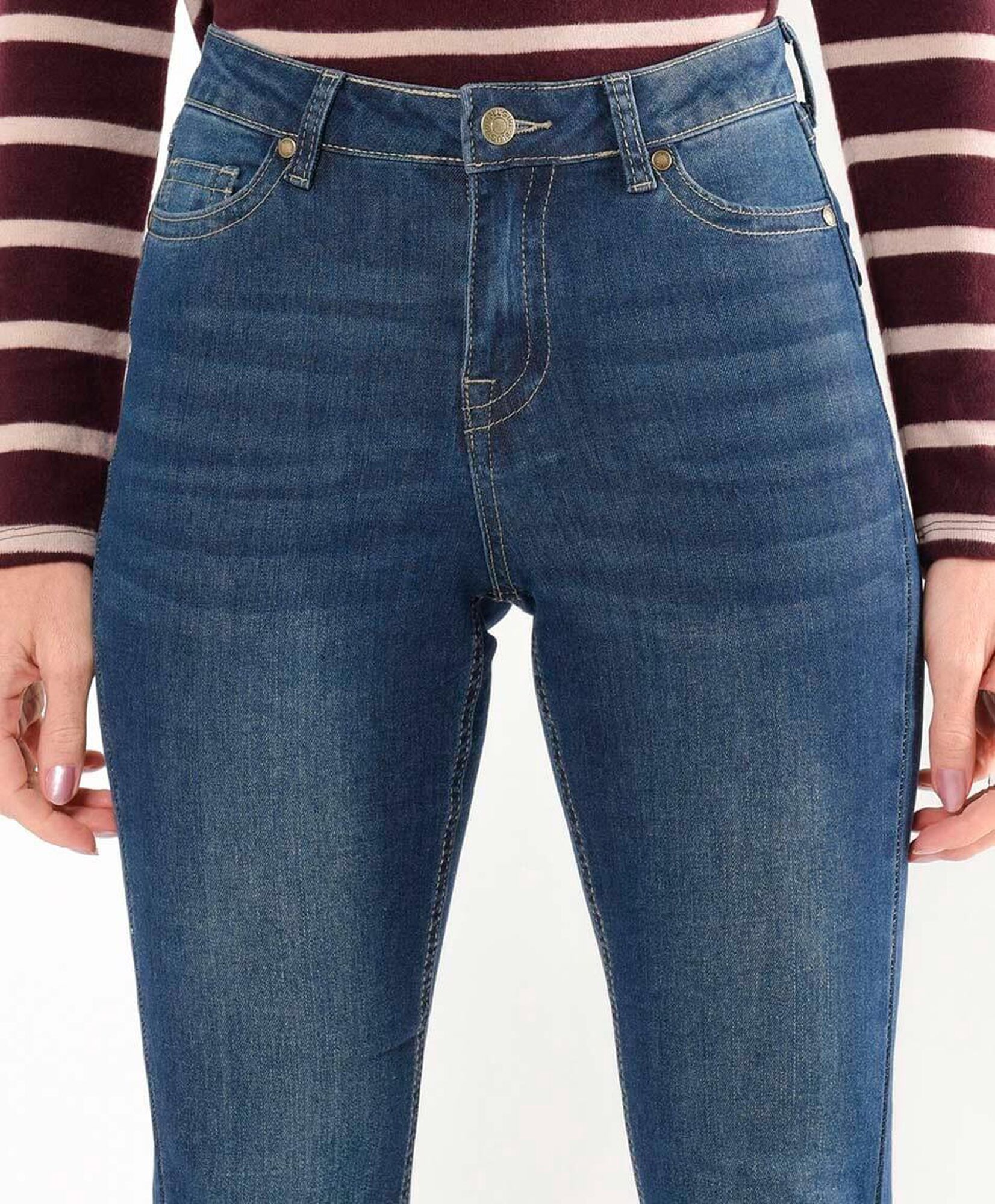 Jeans mujer bolsillos botón flare Jeans mujer bolsillos botón flare